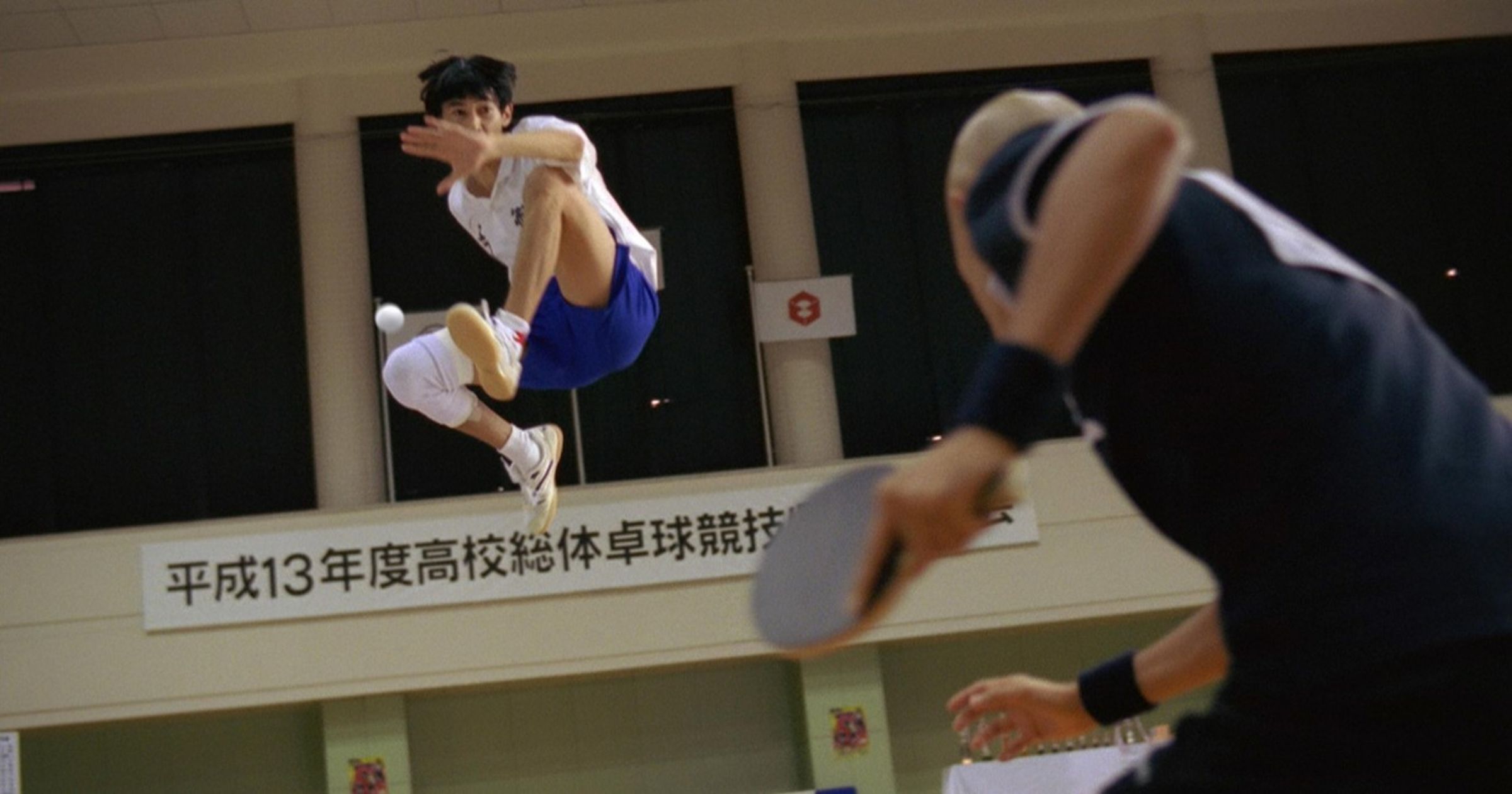 永山瑛太(左)主演電影《乒乓》中的桌球比賽全靠電腦CG,為日本電影製作的一大創舉。(翻攝自金馬影展官方網站)