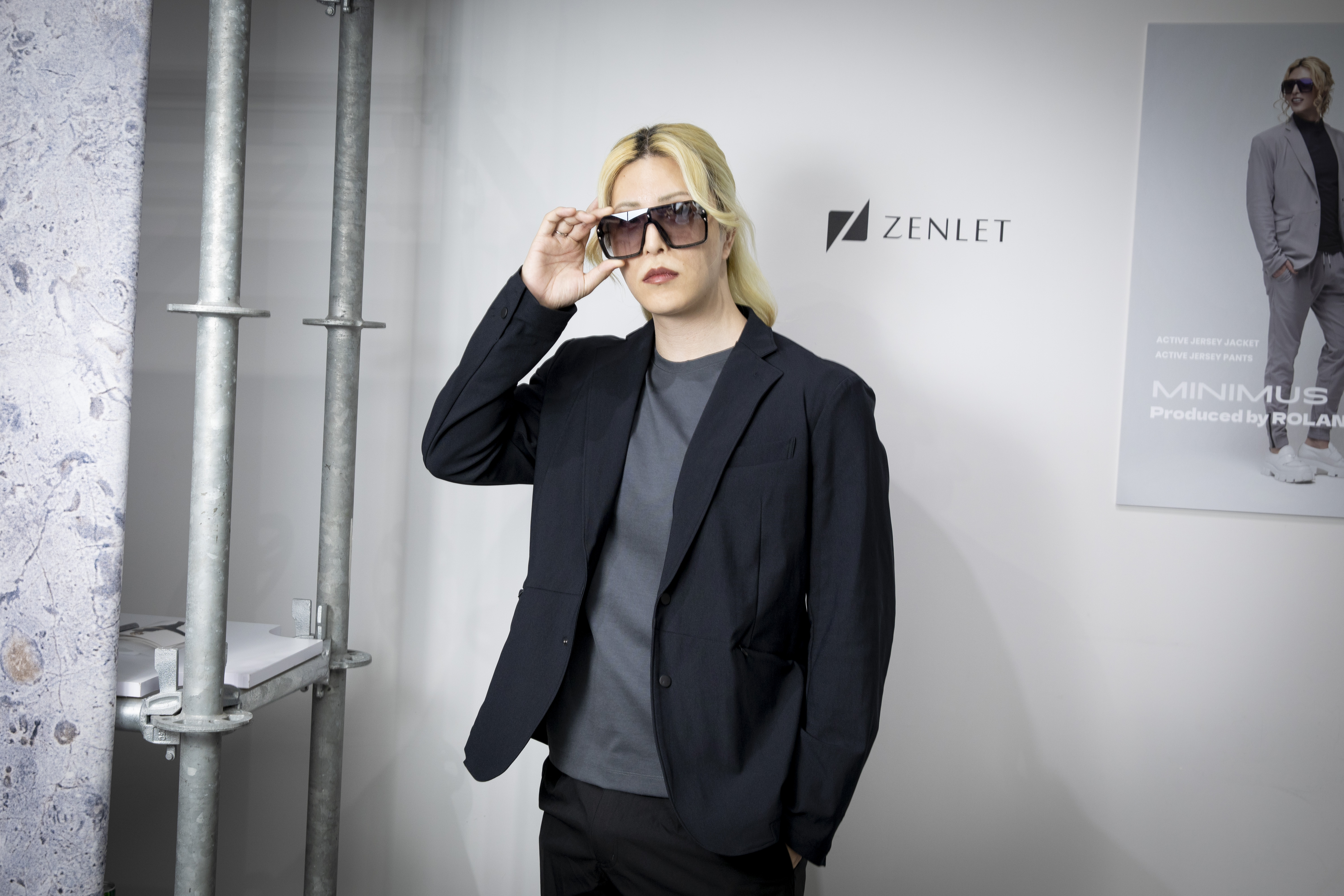 自信心爆棚的羅蘭說：「人正因為內心脆弱，所以才要說大話。」沒有人生來自信，自信假裝久了，就變成真的了。