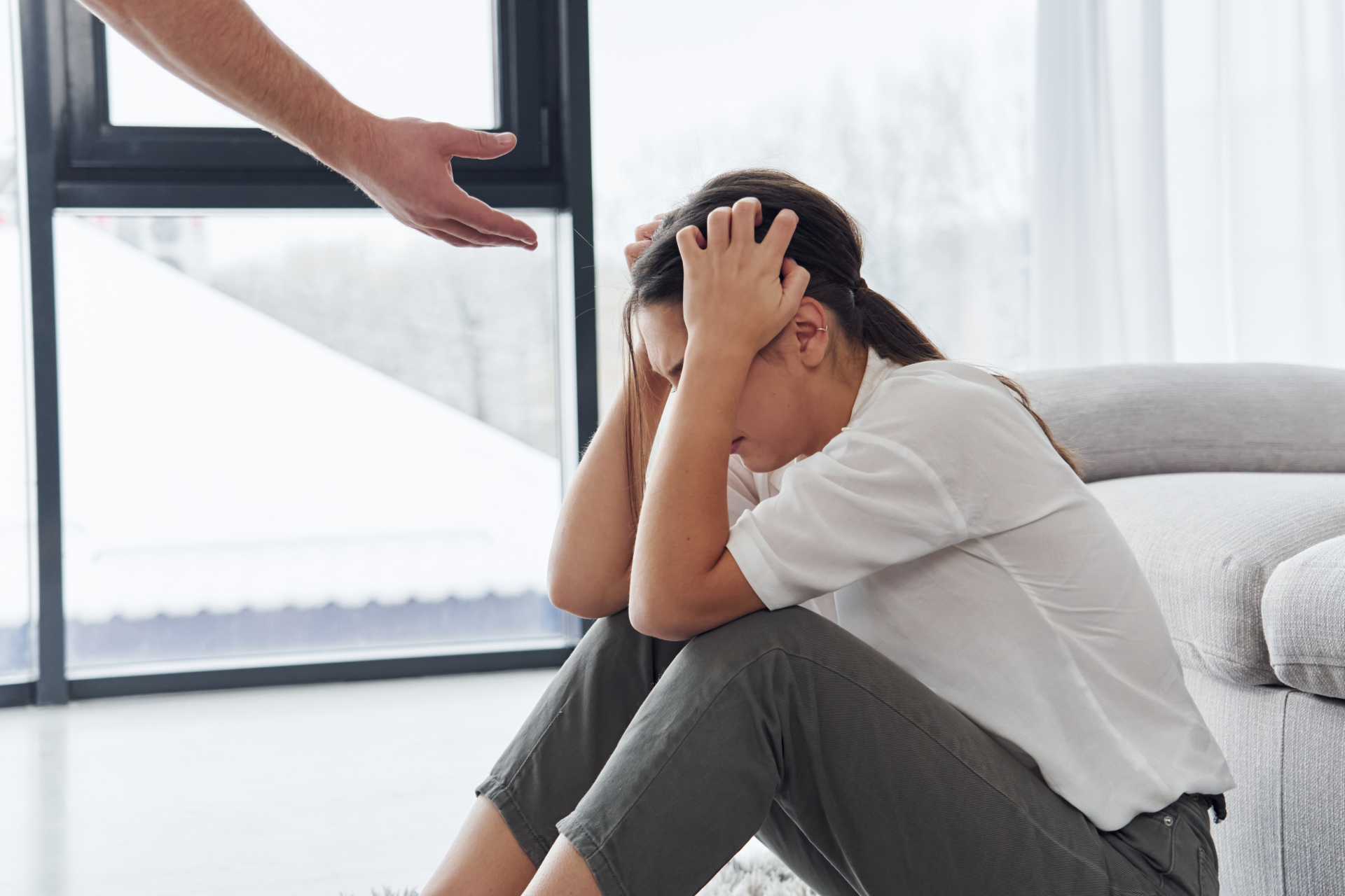 泰國一名人妻被丈夫威逼跟公公上床，拍攝性愛影片上網兜售，甚至被迫賣淫賺錢。（示意圖，photoAC）