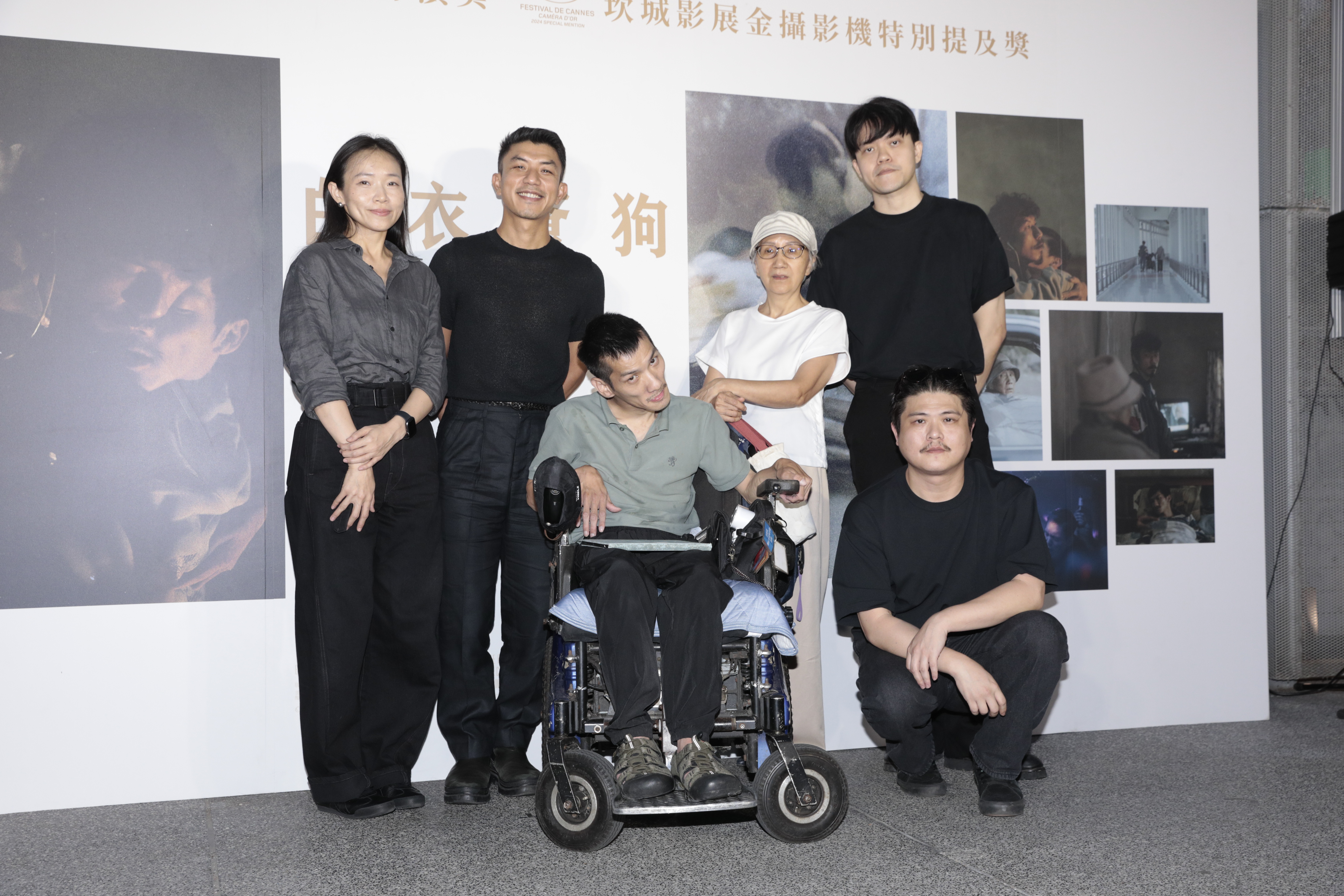 《白衣蒼狗》首映會主創團隊大合照，（左起）導演尹又巧、演員萬洛、郭書瑋、陸弈靜等。