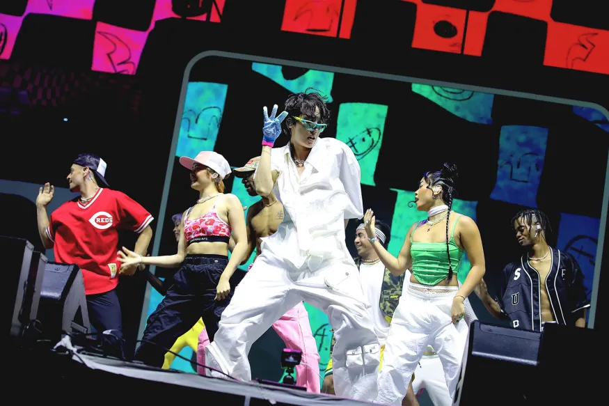 j-hope於2022年登上美國Lollapalooza音樂節，吸引了超過10萬名觀眾到場。（網路圖片）