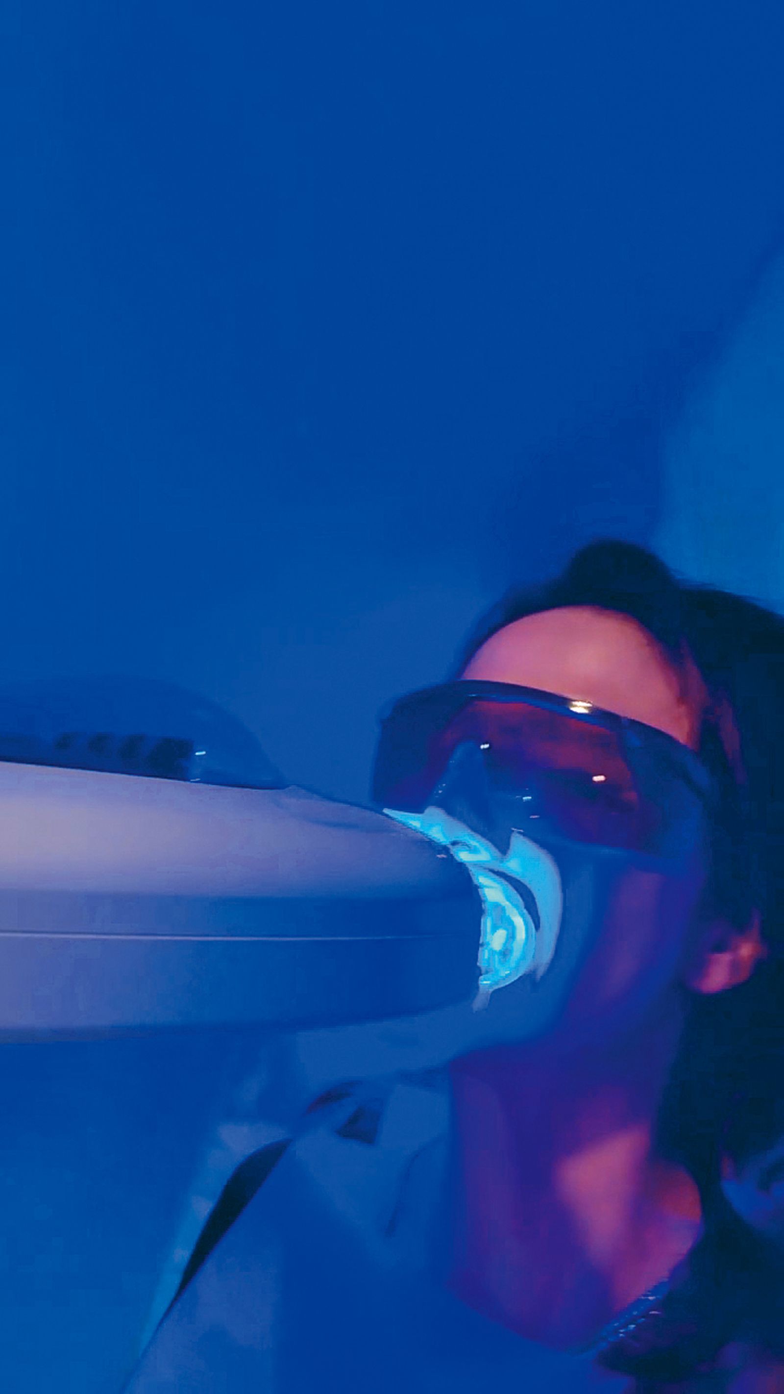 在親身體驗牙齒美白有感後，黃瑄決心砸錢投資。（黃瑄提供）