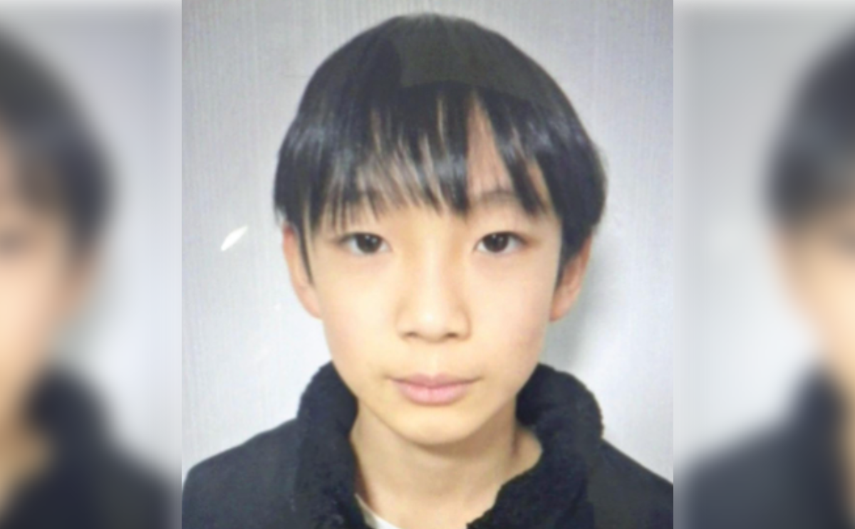 遺體身上穿著的衣物與安達結希失蹤時的特徵相符,且遺體未穿鞋,與先前尋獲的鞋子線索吻合。