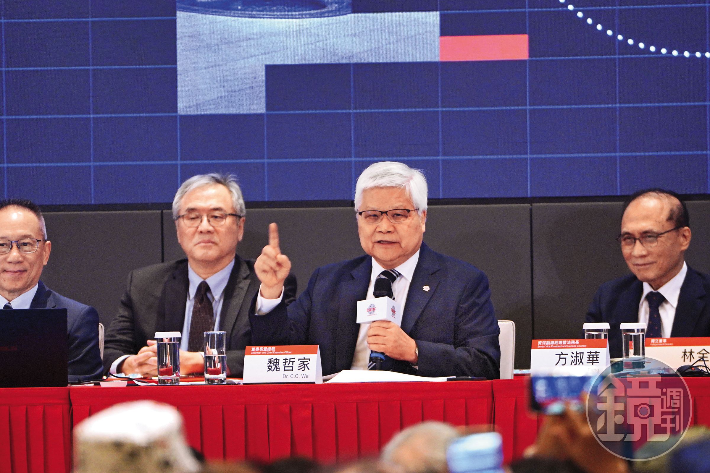 隨著台積電站上全球核心位置,隱身在後的供應鏈也被重新定價。中為台積電董事長魏哲家。