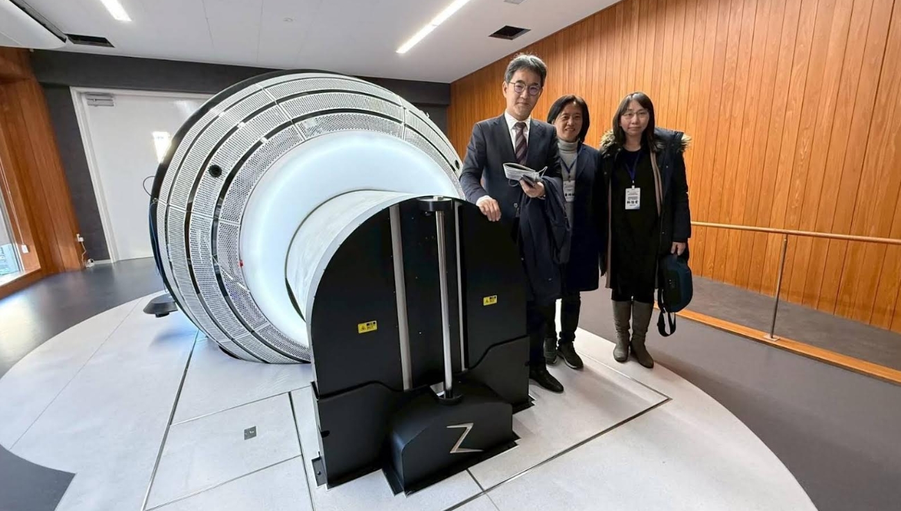 ZAP-X 不採用傳統放射治療常見的鈷-60放射源，具備安全與先進技術特質，已獲核安會肯定。（劉建國辦公室提供）