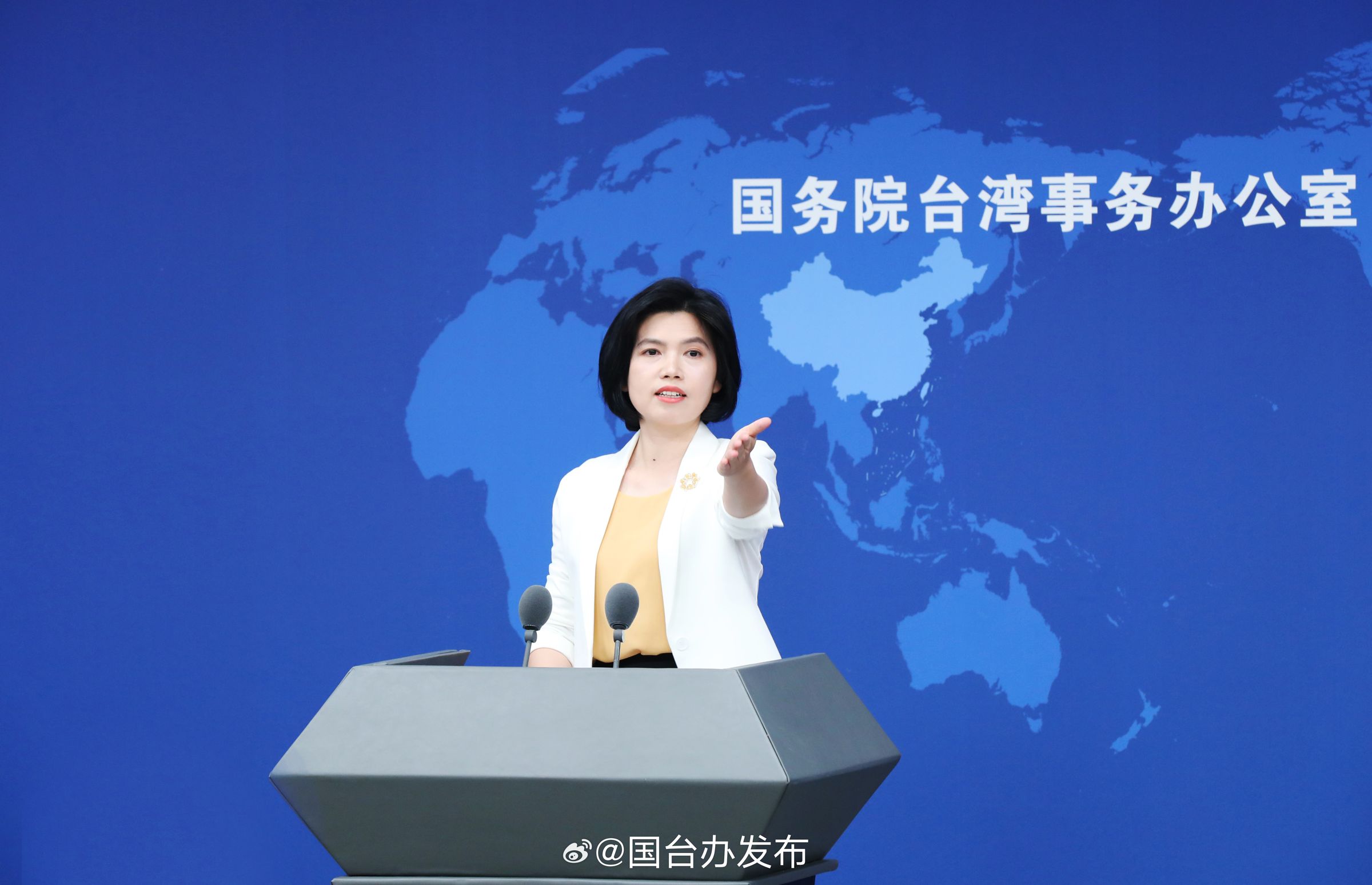國台辦發言人朱鳳蓮表示,中方希望兩岸關係「重回和平發展正確軌道」,雙方可在九二共識基礎上協商解決兩岸經貿關係中的各類問題。(翻攝自微博@國台辦發布)