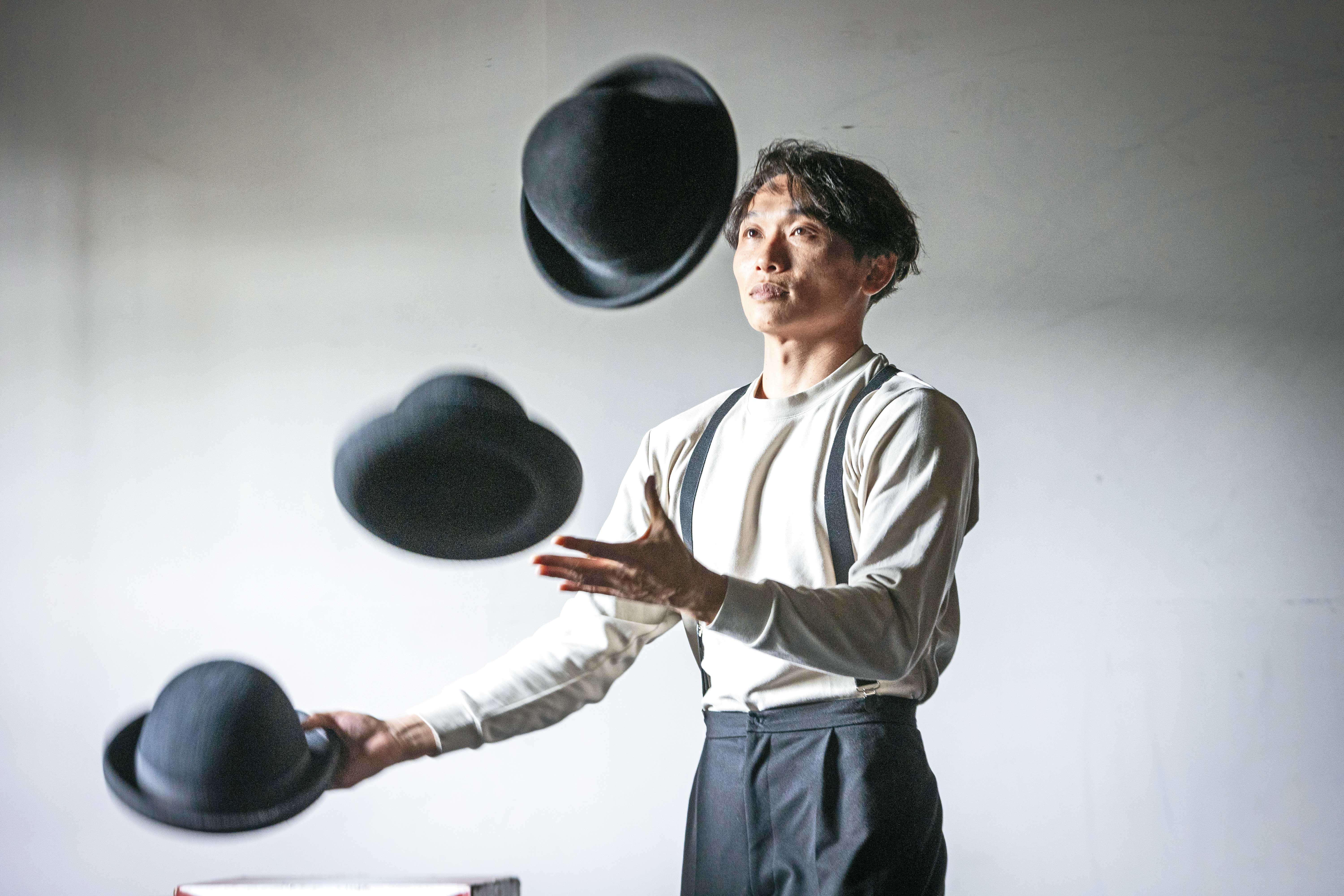 陳冠廷是FOCASA副團長，負責演員行程與訓練，這次演出負責丟帽子雜耍。