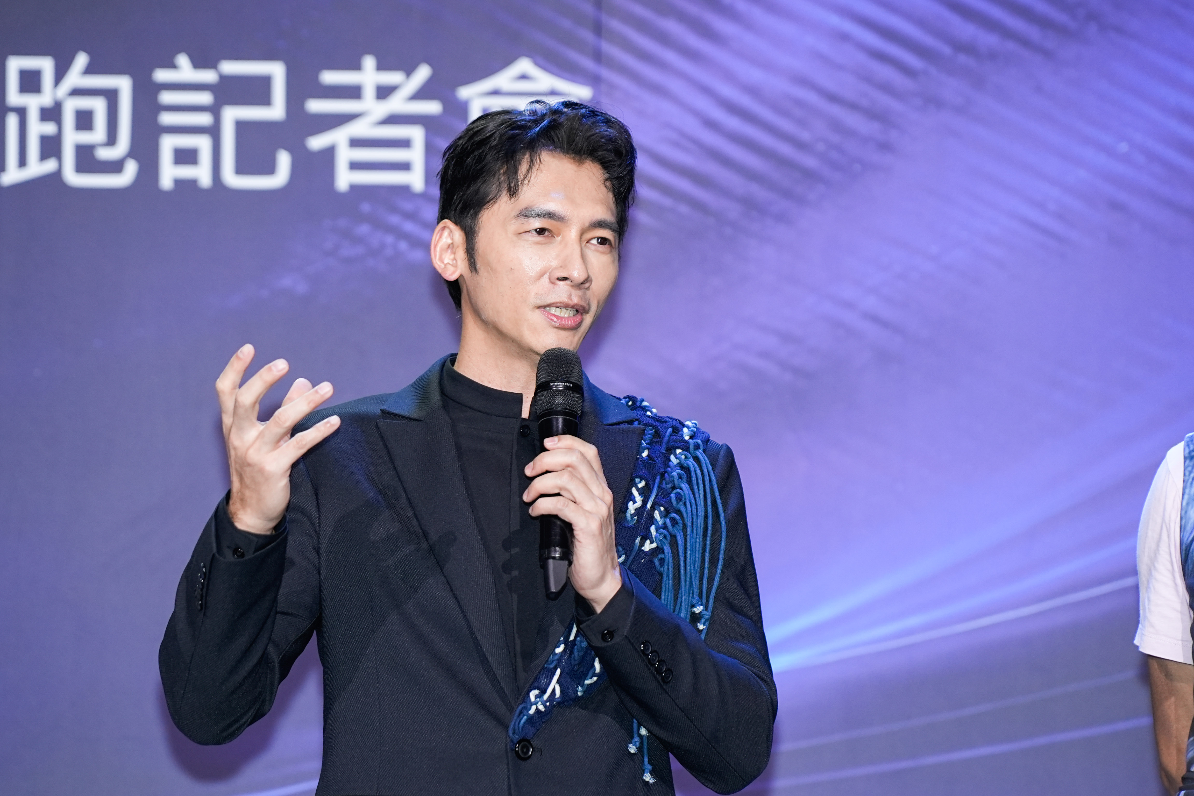 温昇豪透露去年拍的影集慘賠7,000萬。