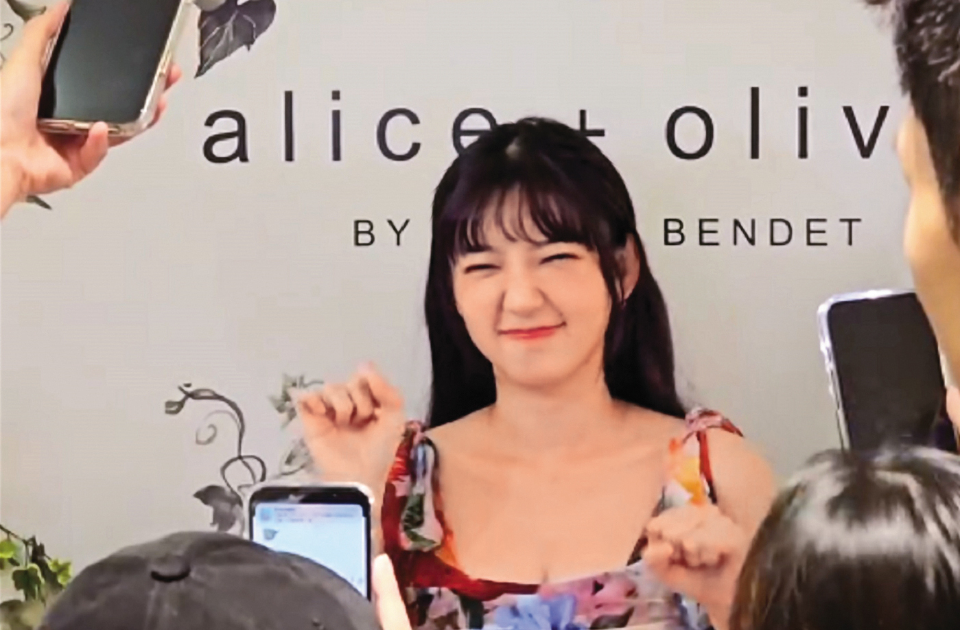 郭雪芙裝可愛太賣力，一不小心擠出發酵過頭的包子臉，看得小編都餓了。（翻攝自Threads）