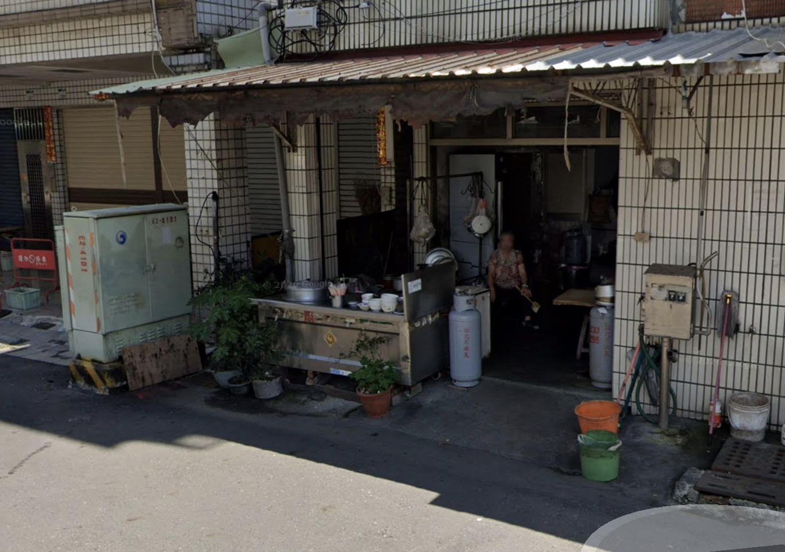 美食網紅推薦爆紅!前鎮15元碗粿被指衛生堪慮「衛生局上門」 8旬老夫妻無奈收攤