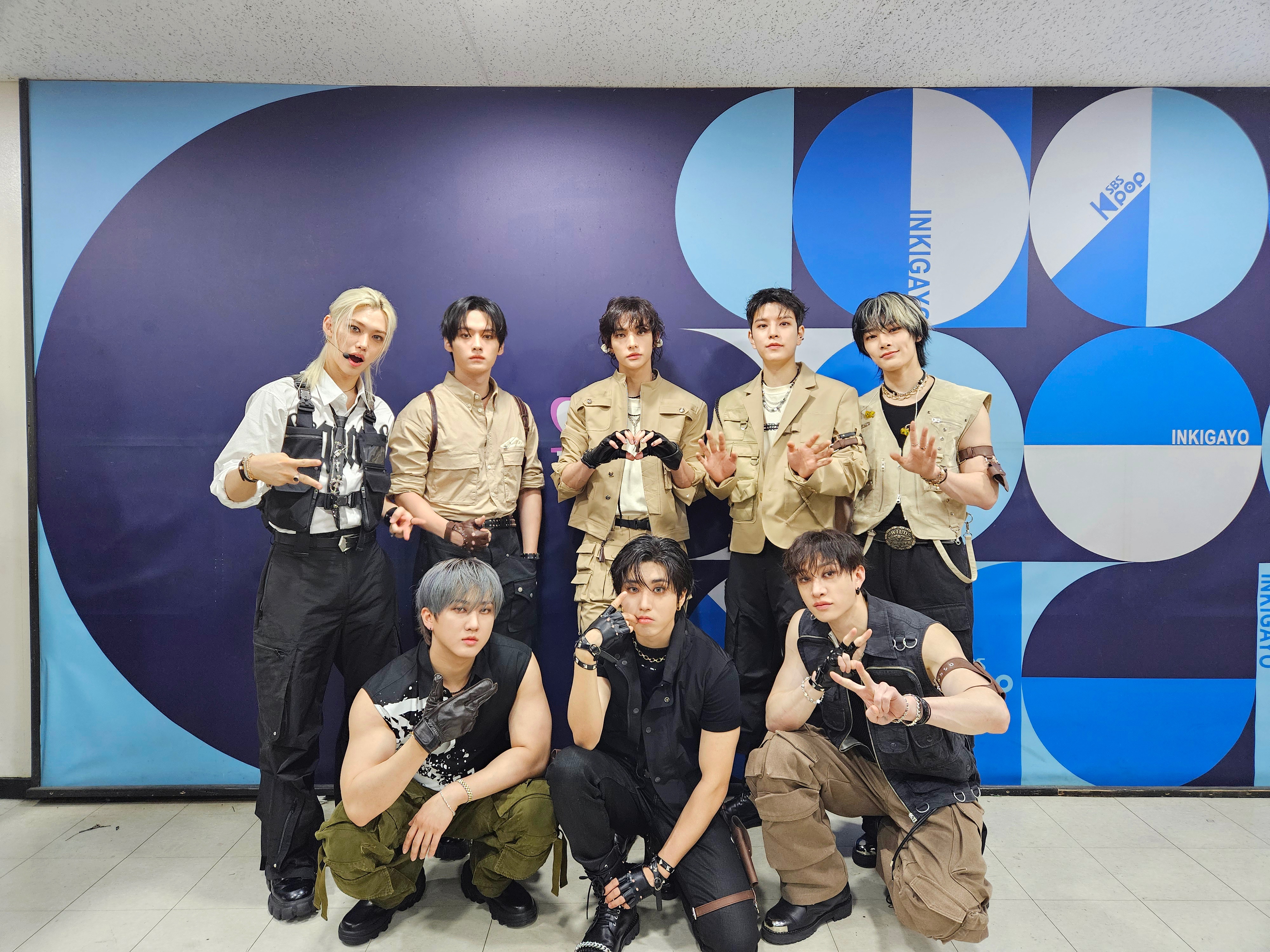 韓國男團Stray Kids原訂周六於高雄世運開唱，因颱風來襲宣布延期一天。（翻攝Stray Kids X）