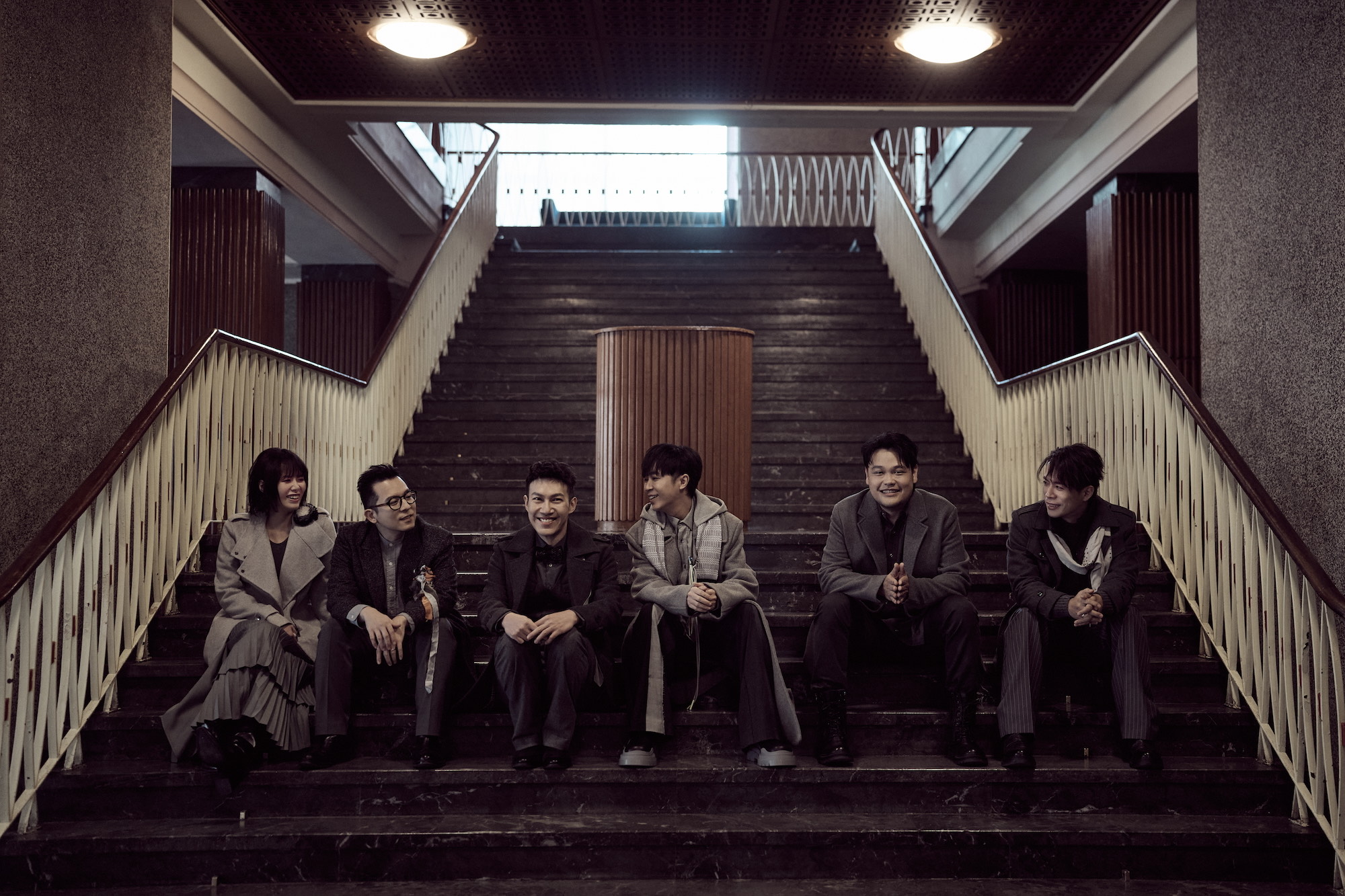 〈下雨的夜晚〉MV一開場便直搗回憶重鎮，蘇打綠踏進位於東柏林的Nalepa Funkhaus音樂廳。（蘇打綠有限公司提供）