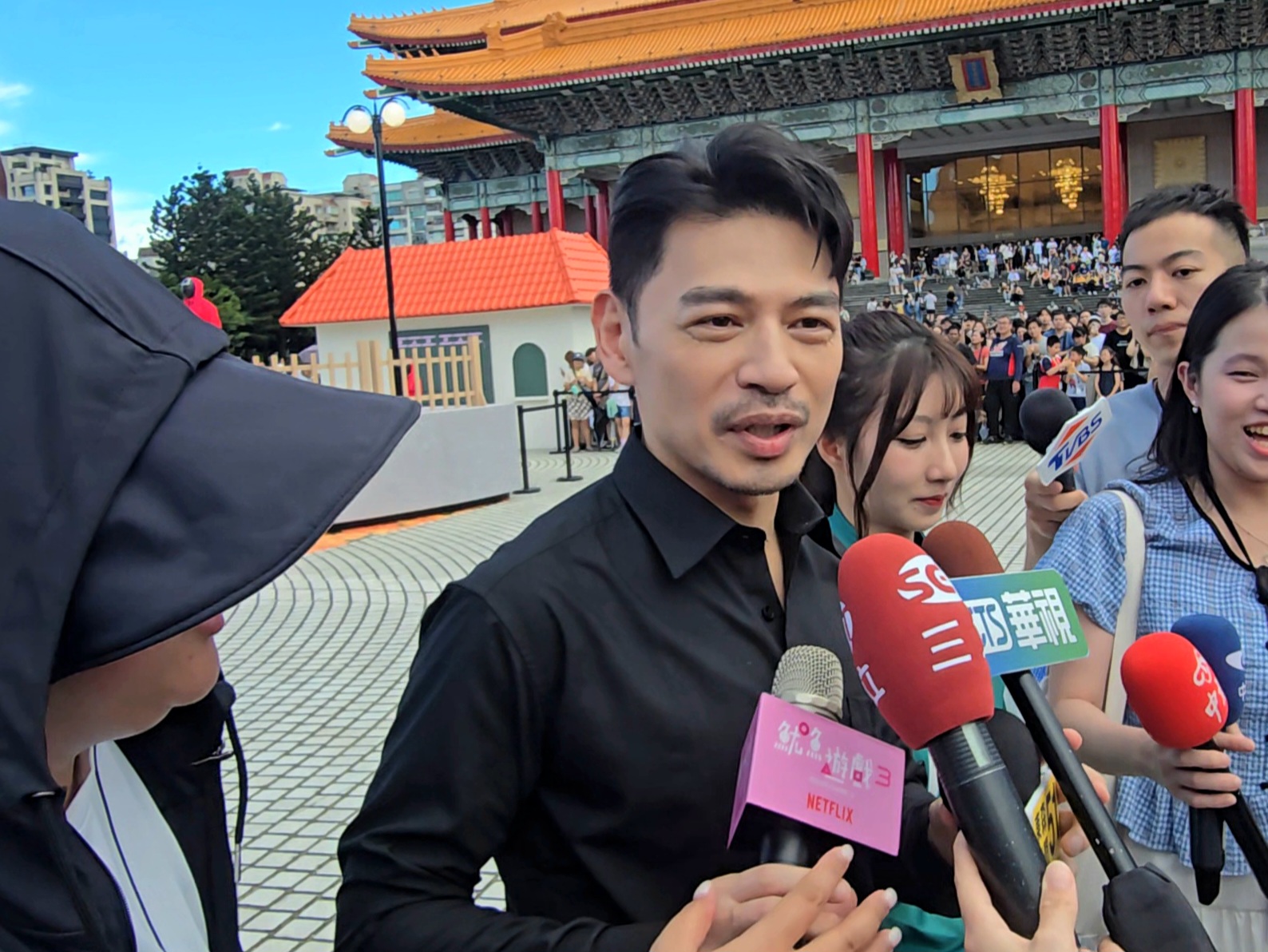 阿Ken昨(28日)去了小S二女兒Lily畫展,並買了一幅作品表達支持。