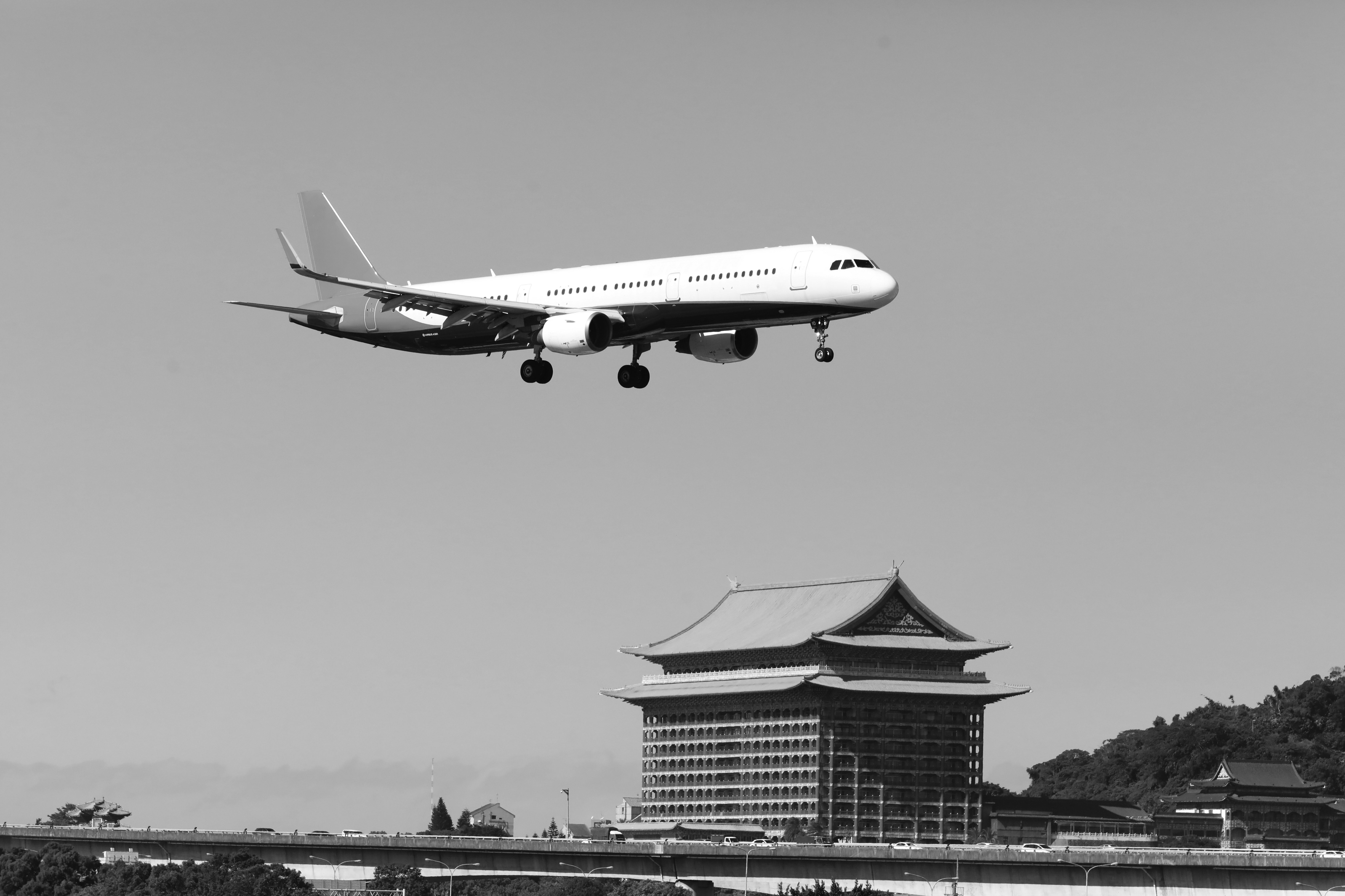 空職工稱這一次的空服員勞權運動為「白玫瑰運動」。一朵朵白玫瑰也紀念過世的孫姓空服員。