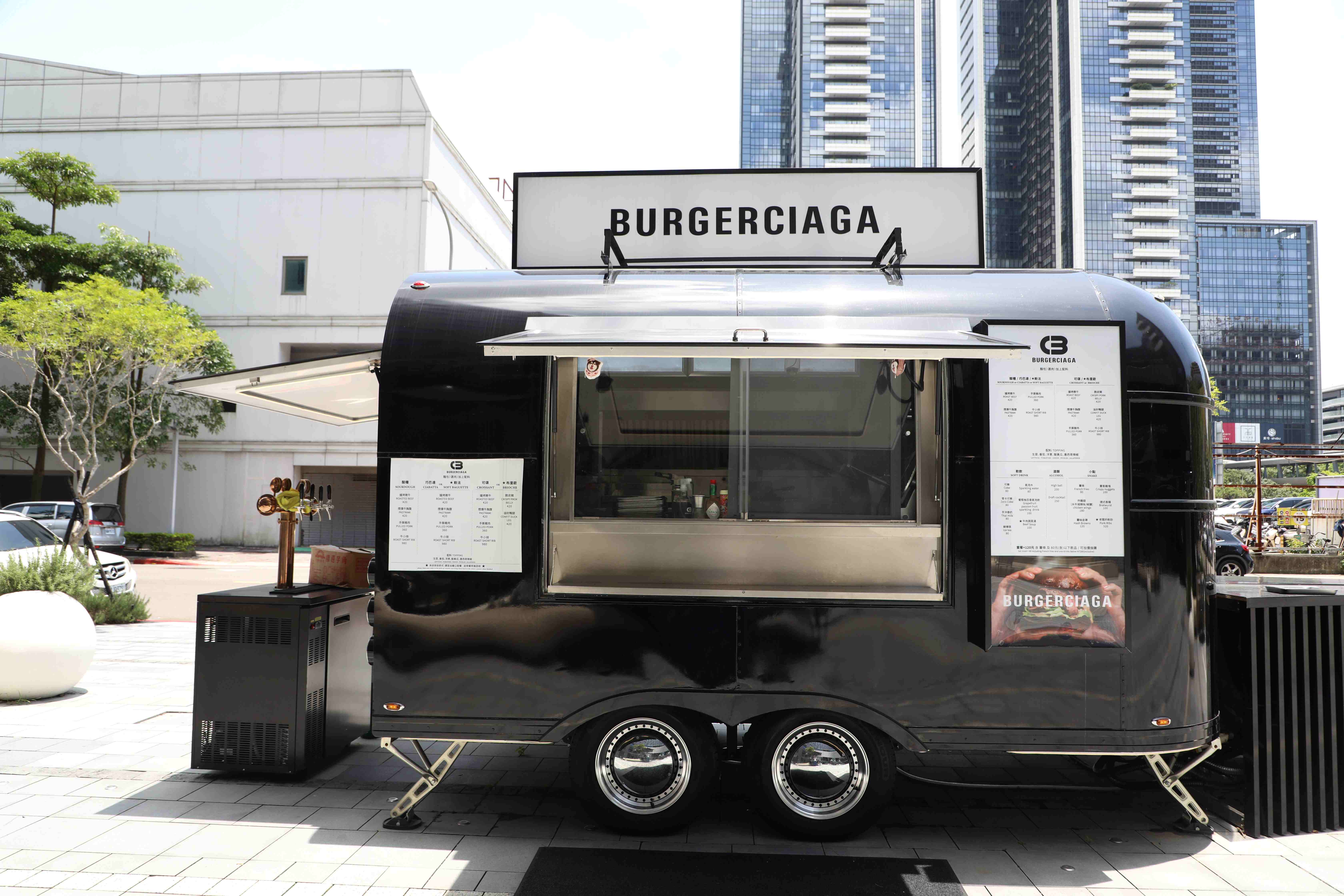 以餐車形式出現的「Burgerciaga漢堡世家」,出品的味道與店裡吃到的一模一樣。