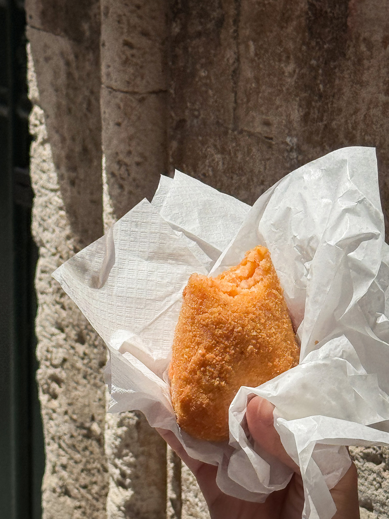 炸飯糰是義大利西西里島常見的國民小吃。