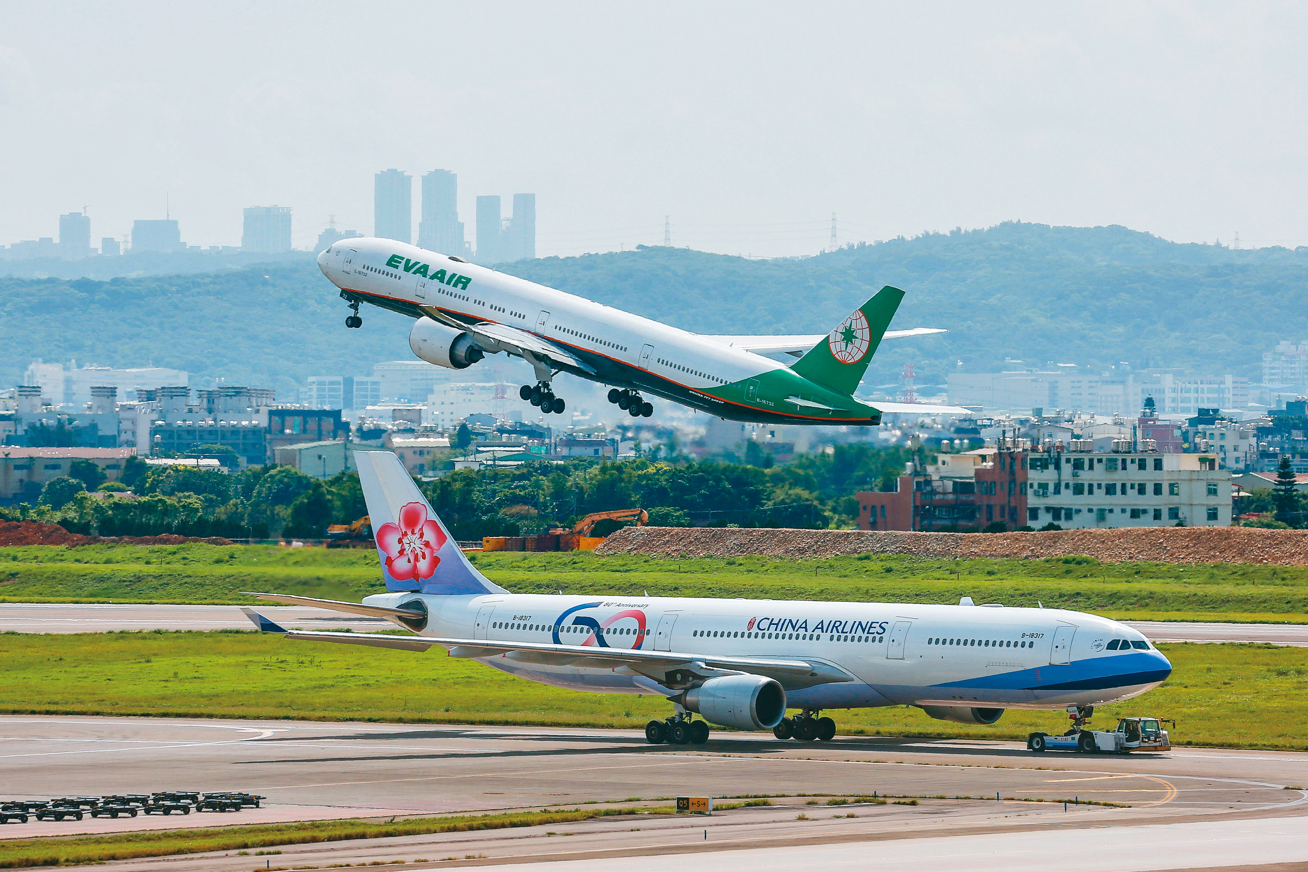 華航、長榮深耕歐洲市場數十年,近年持續加碼航班與機隊運能。