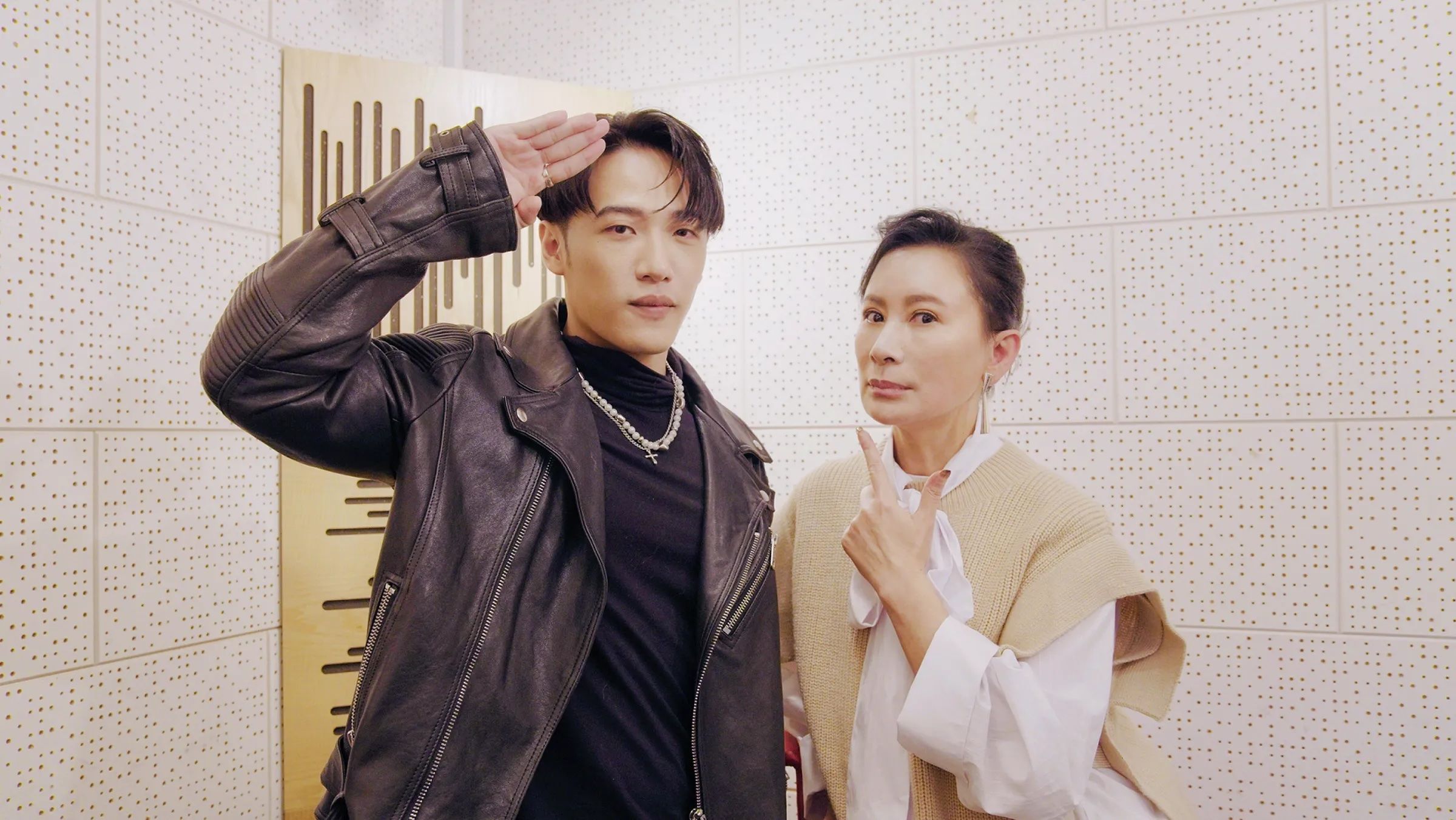 《勇氣家族》的片頭與片尾曲,喜歡跨界合作的陳亞蘭,找來熊仔合作。(青睞影視提供)