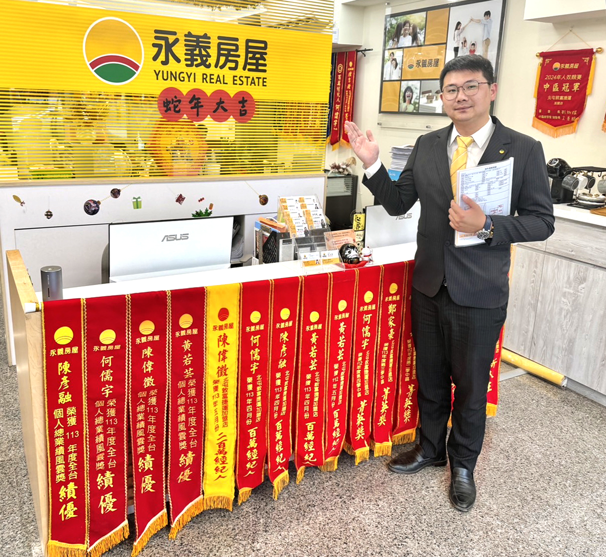 誠實服務不只能獲得在地好口碑，也讓永義房屋北屯敦富捷運加盟店贏得好業績。（永慶房產集團提供）