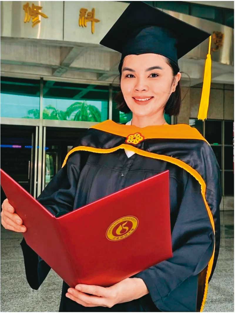  高雄市議員李眉蓁（圖）的論文涉嫌抄襲，遭中山大學撤銷碩士學位。（翻攝李眉蓁臉書）