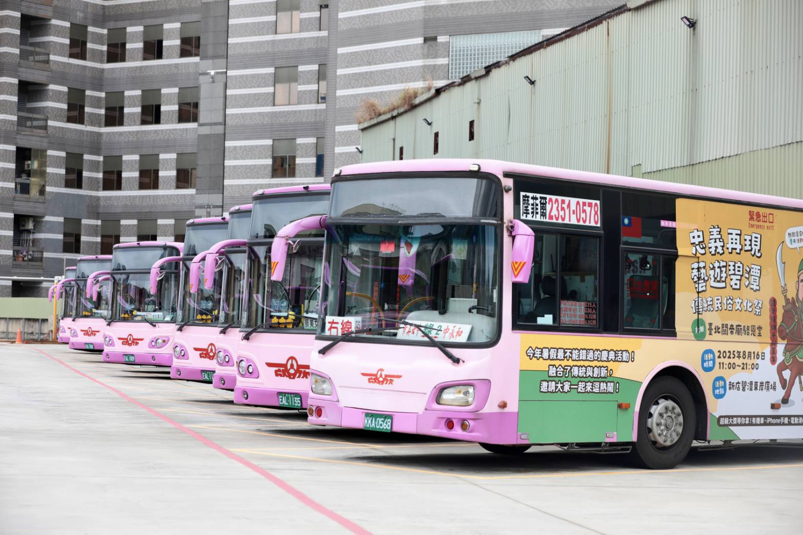 欣欣客運公車撞死部桃名醫，引發各界譁然。（鏡報林煒凱攝）