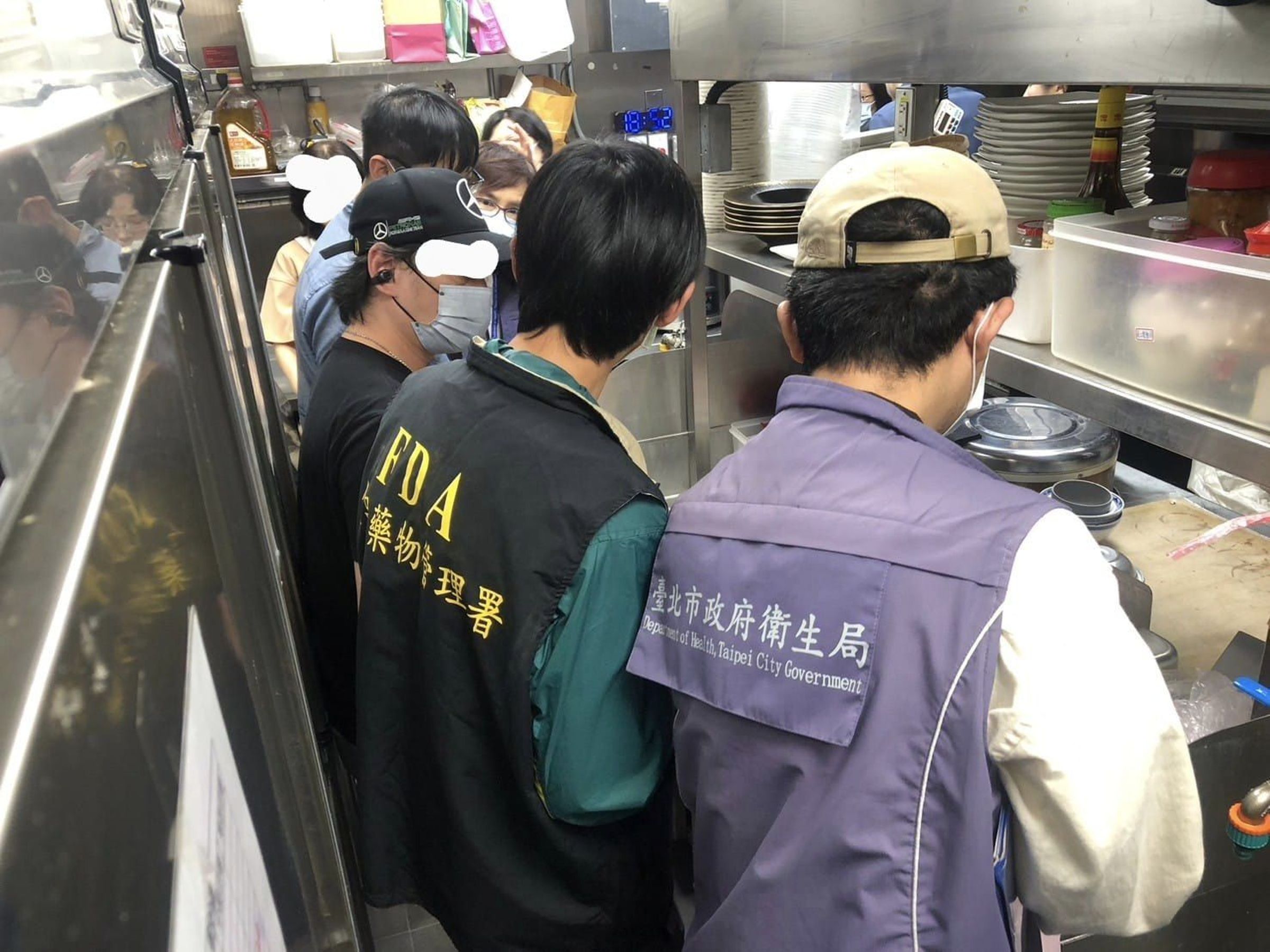 衛福部次長王必勝表示,衛生局今晚前往寶林茶室稽查。(翻攝自王必勝臉書)