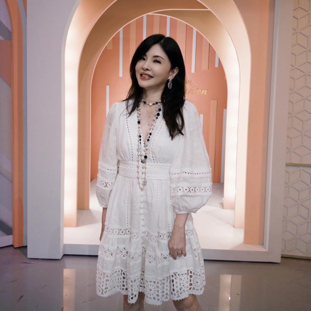 何如芸閃嫁花蓮美侖飯店董事王敏錡，成為豪門少奶奶，但婚姻未滿一年時，男方即傳出軌。（翻攝自何如芸臉書）