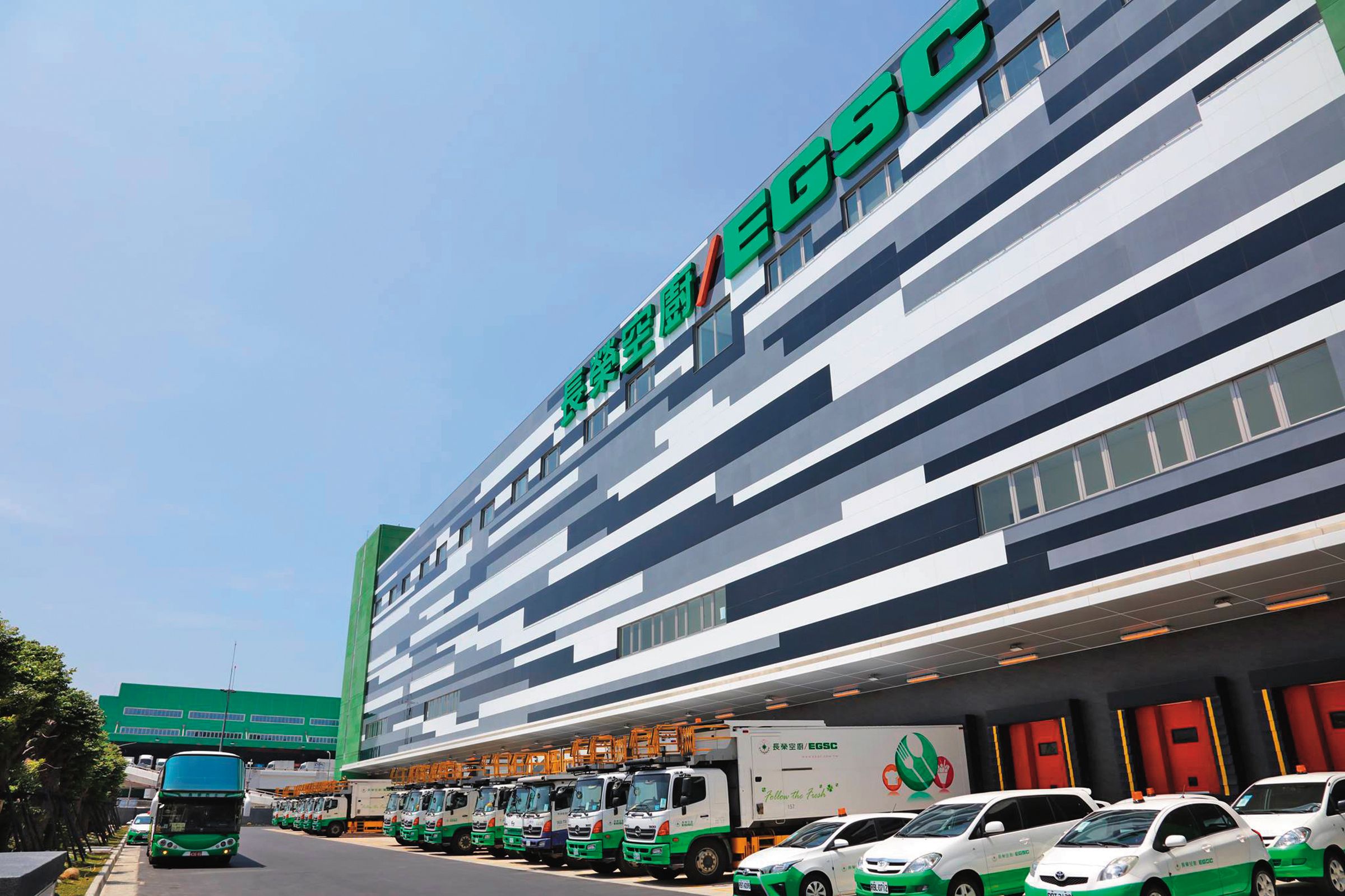 長榮空廚新廠與營運中心位於桃園機場園區新廠。(翻攝長榮空廚臉書)