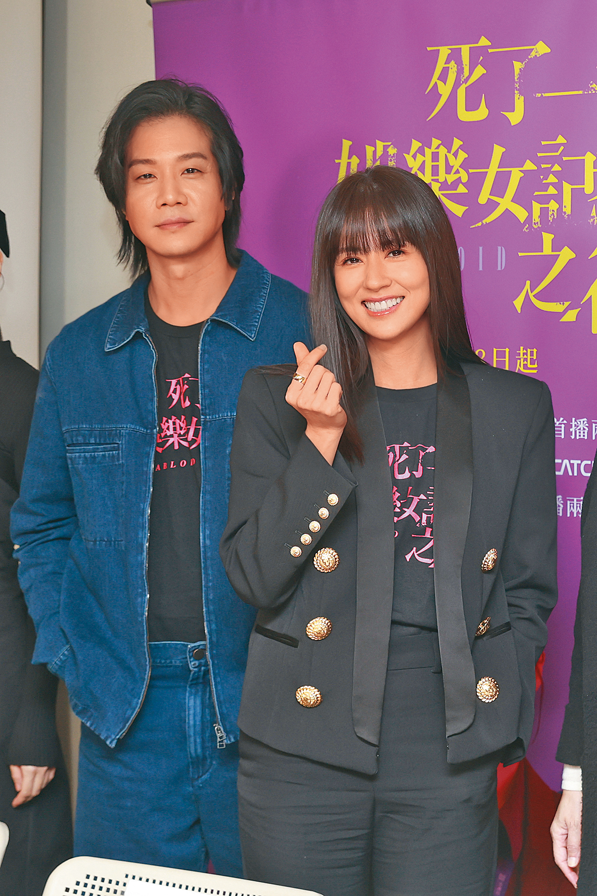 薛仕凌（左）在《死了一個娛樂女記者之後》扮演狗仔記者，演技備受肯定。右為林予晞。
