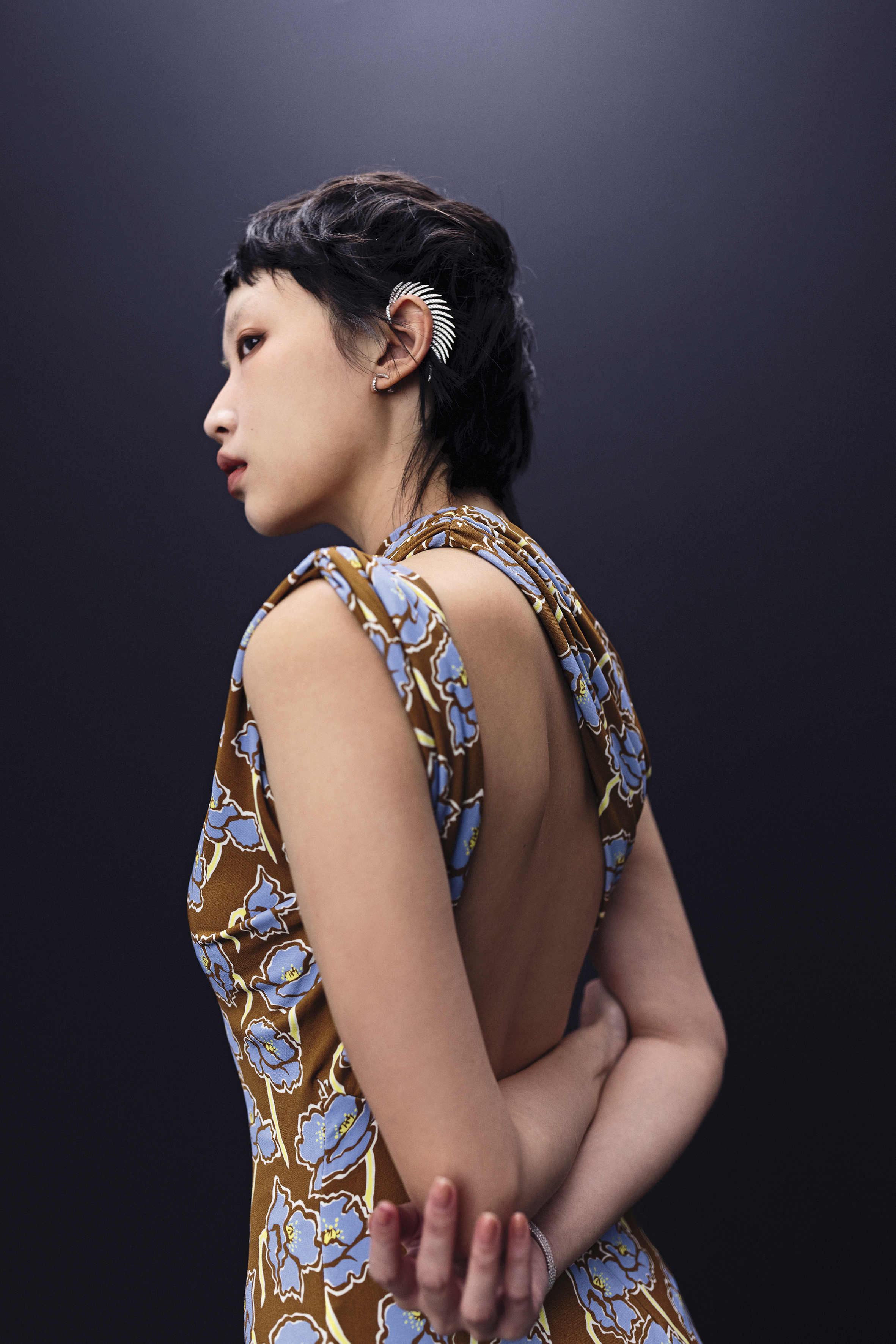 Poppies單肩中長連身裙 NT$107,000 by VERSACE