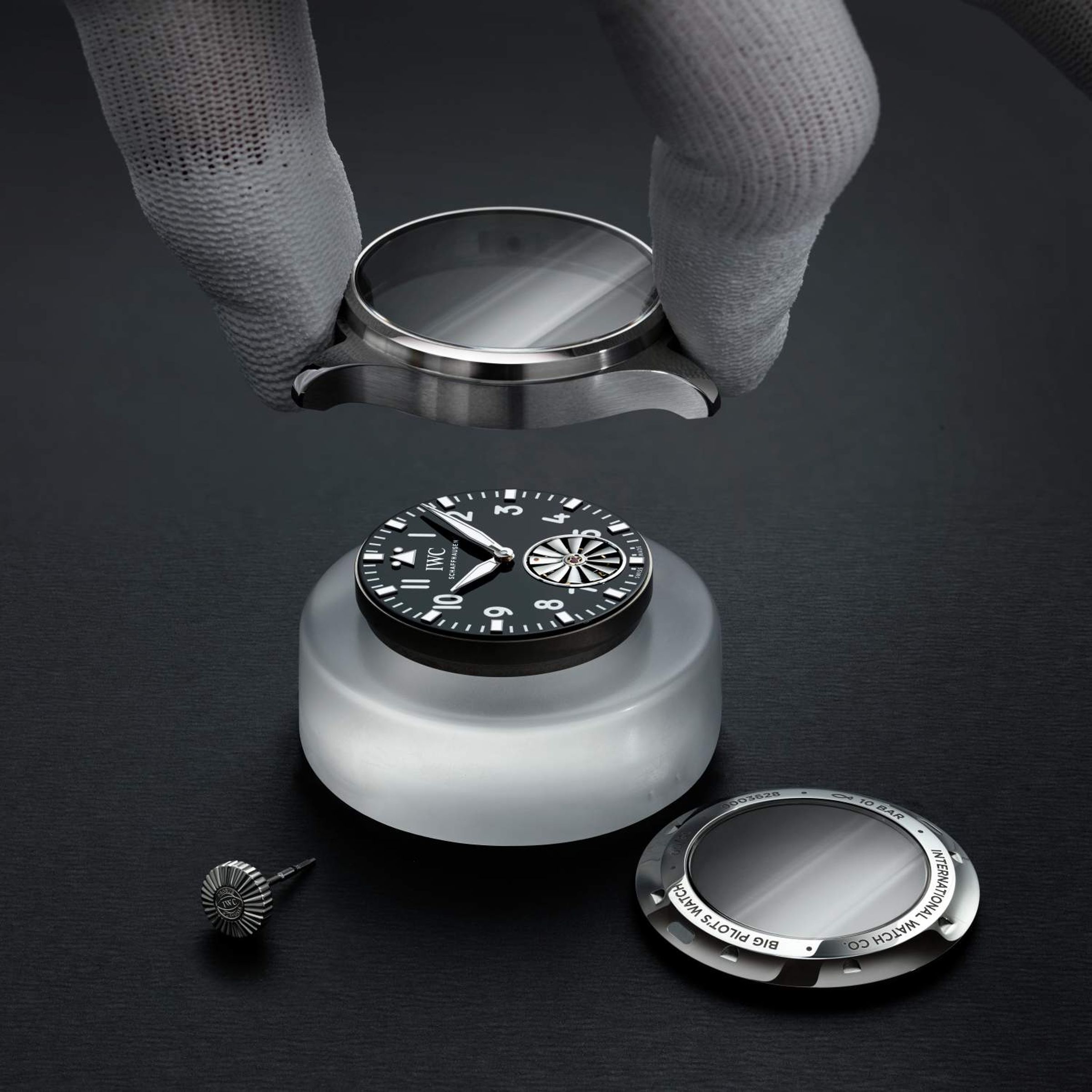 這款Big Pilot’s Watch 43「渦輪陀飛輪」Markus Bühler特別版，全世界限量僅僅51只。