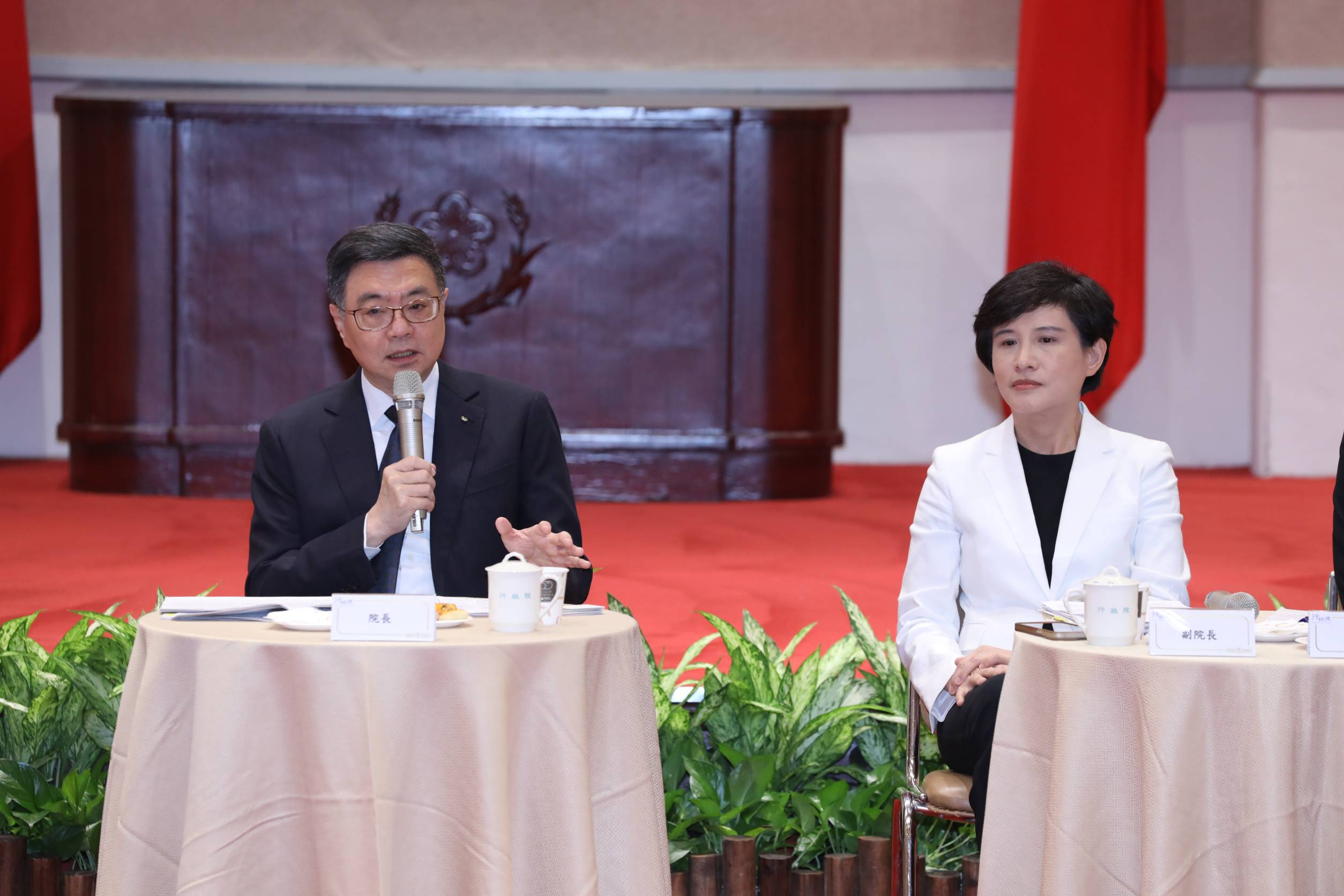 行政院長卓榮泰表示，台美雙方對台海、印太地區有共同責任，「我們願意付出更多的責任，這是在防衛我們自己、保障安全。」