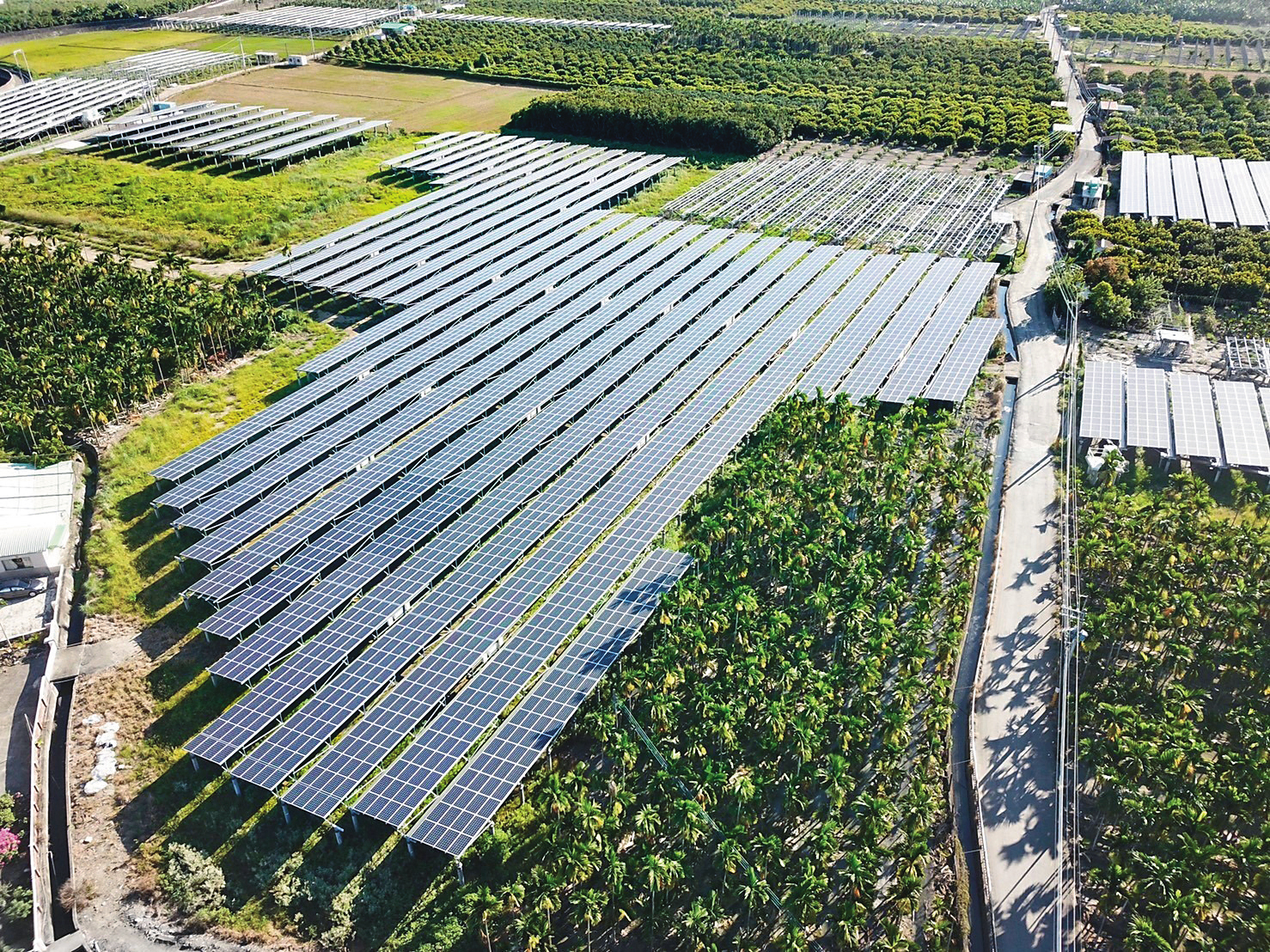 力暘能源集團被控涉嫌以不實文件規避「小二甲」農地變更種電的禁令。（翻攝力暘能源臉書）