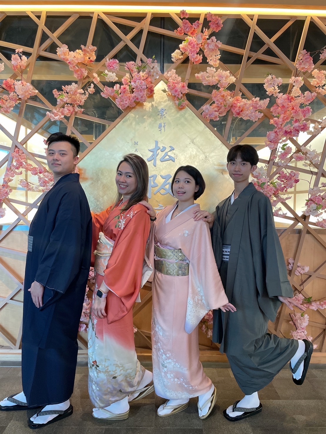 點子王張維軒為每家樂軒分店都打造出獨一無二的用餐氛圍，位於信義新天地A4的松阪亭走的是京都風，另外提供一套十萬元的高級和服給客人穿，作為用餐體驗。（樂軒提供）