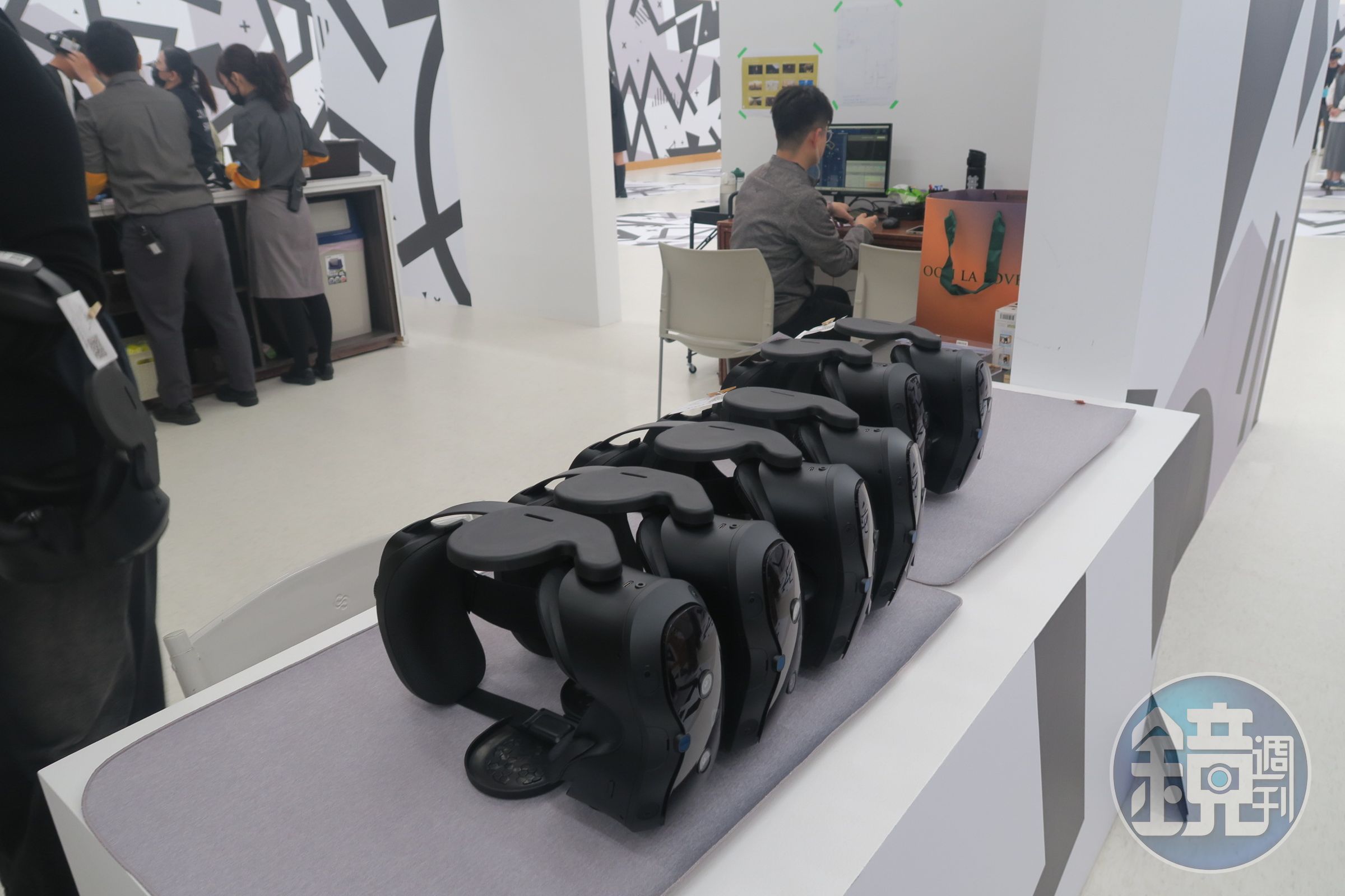 透過HTC旗下VIVE Arts研發的大場域實景娛樂技術（Location-Based Entertainment ; LBE）與VIVE一體機，呈現豐富的擬真體驗。