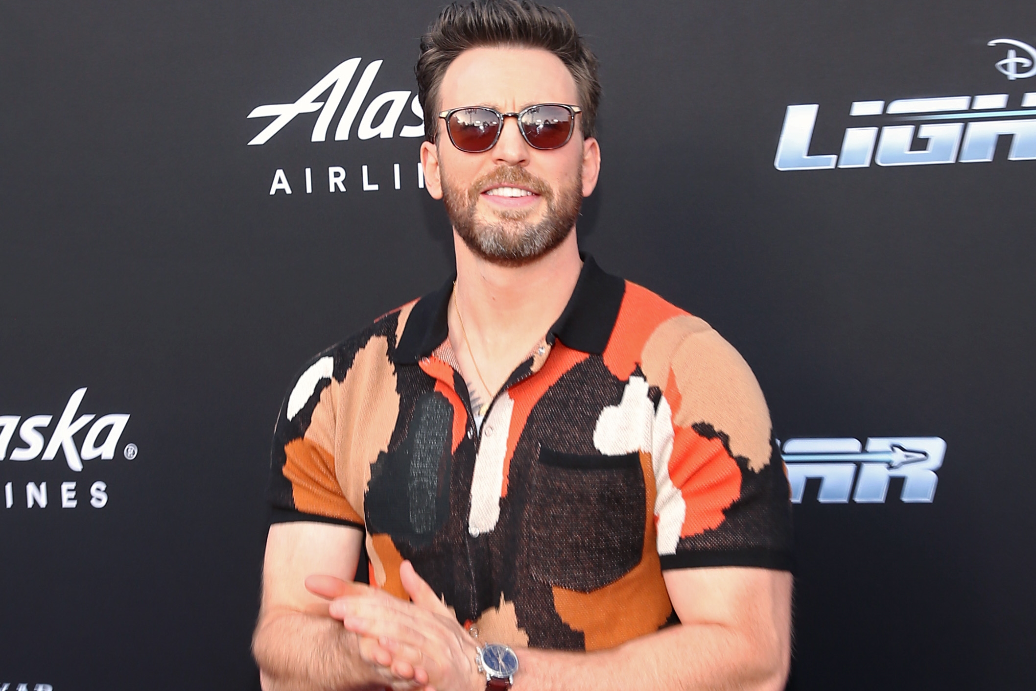 克里斯伊凡客串演出《死侍與金鋼狼》，但不是演出你以為的那個人，也講了一堆罵人的垃圾話台詞，完全顛覆形象。（迪士尼提供）