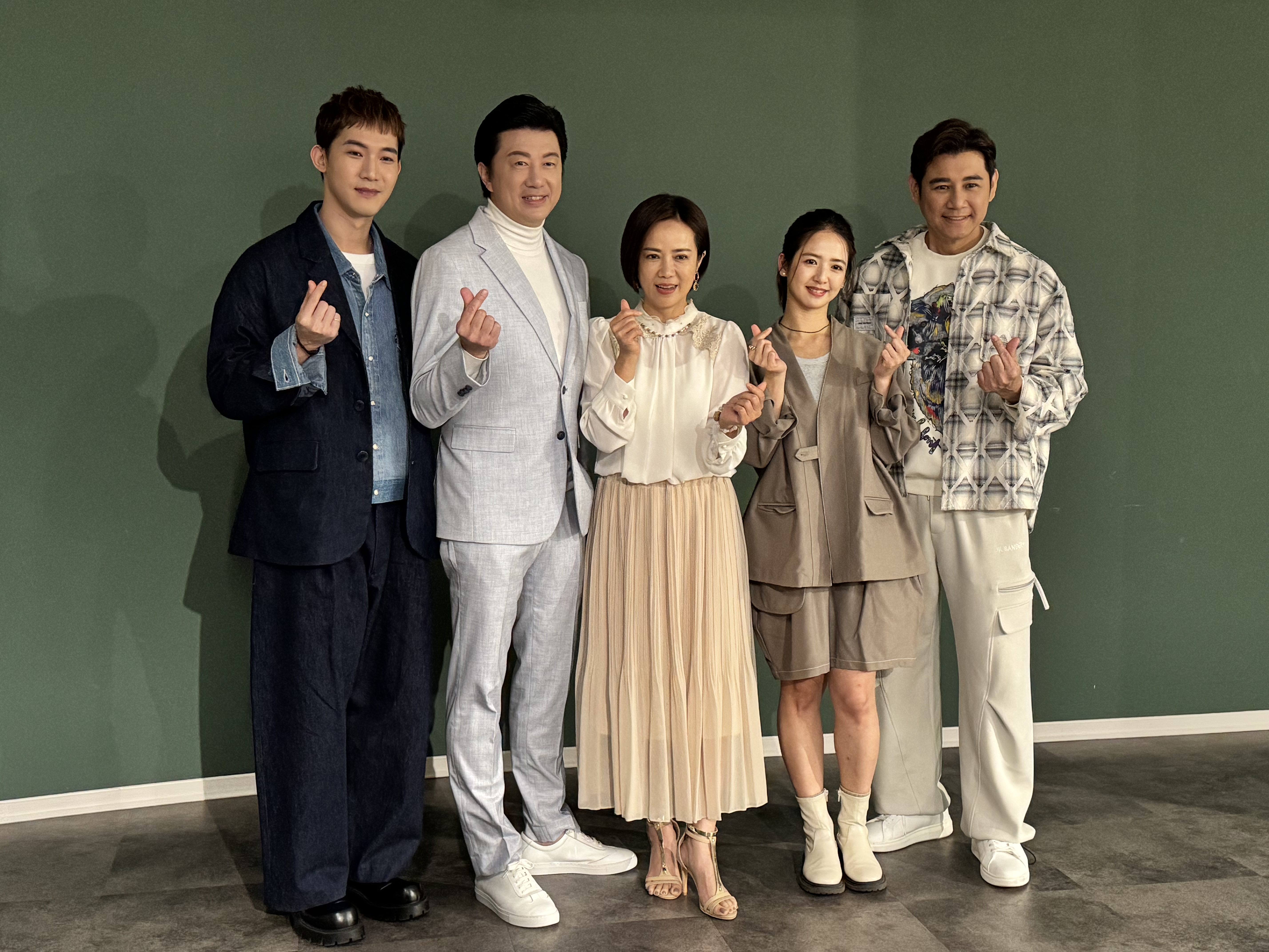 陳仙梅、陳熙鋒、吳皓昇、臧芮萱、楊鎮等人今為大愛新戲《臥龍好歲月》宣傳。