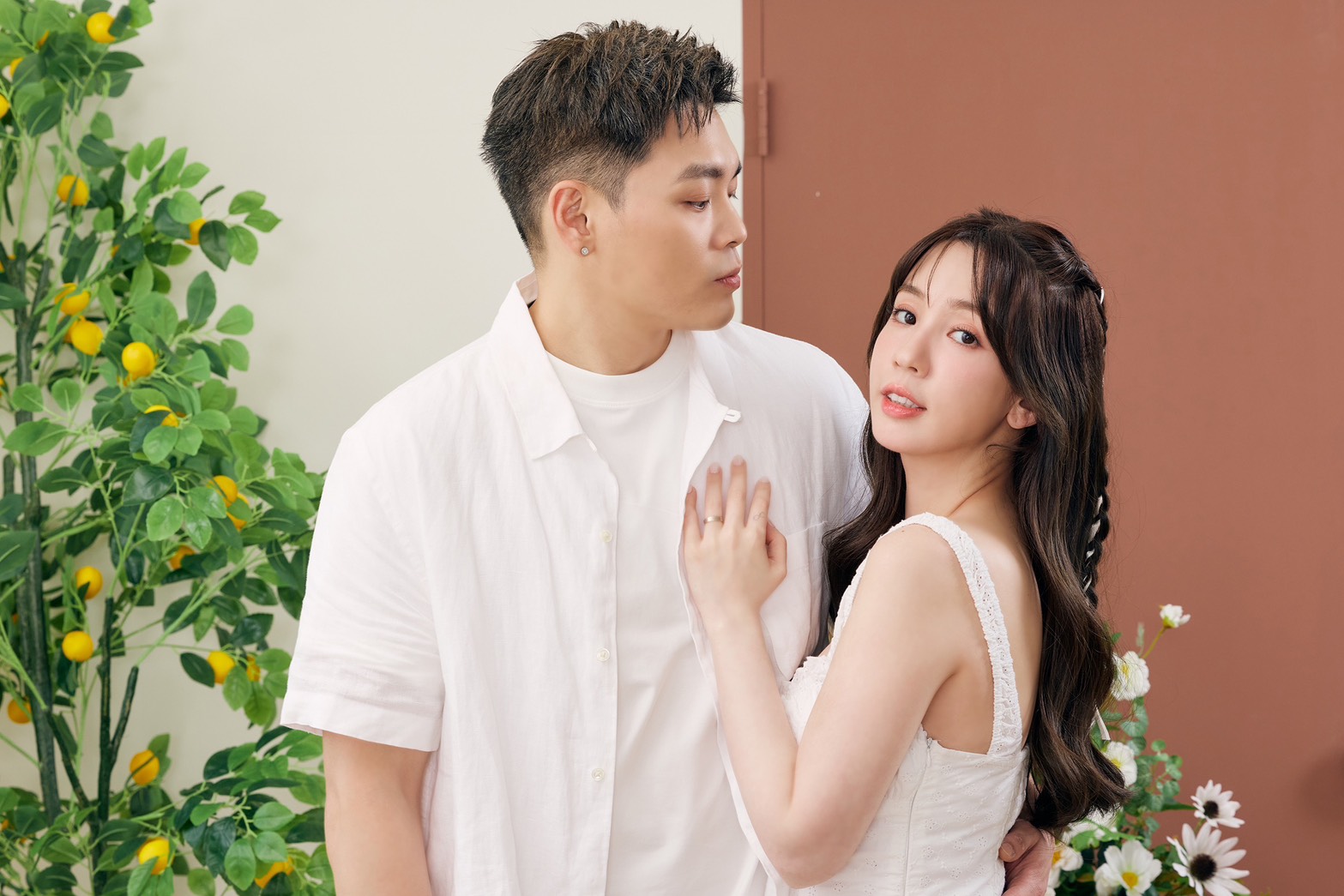 愛雅與老公萬先生拜了月老3年修成正果。（愛雅辣呦提供）