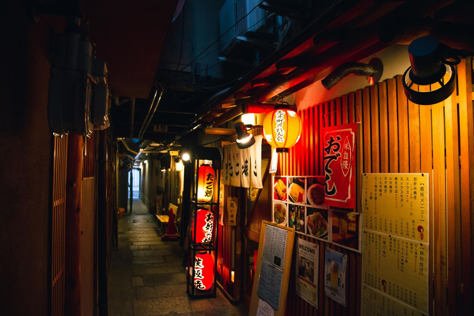 日本一名年薪數百萬的退休老伯至居酒屋打工，因太愛提過往職場經歷而造成客人反感。（示意圖／翻攝自Pexels）