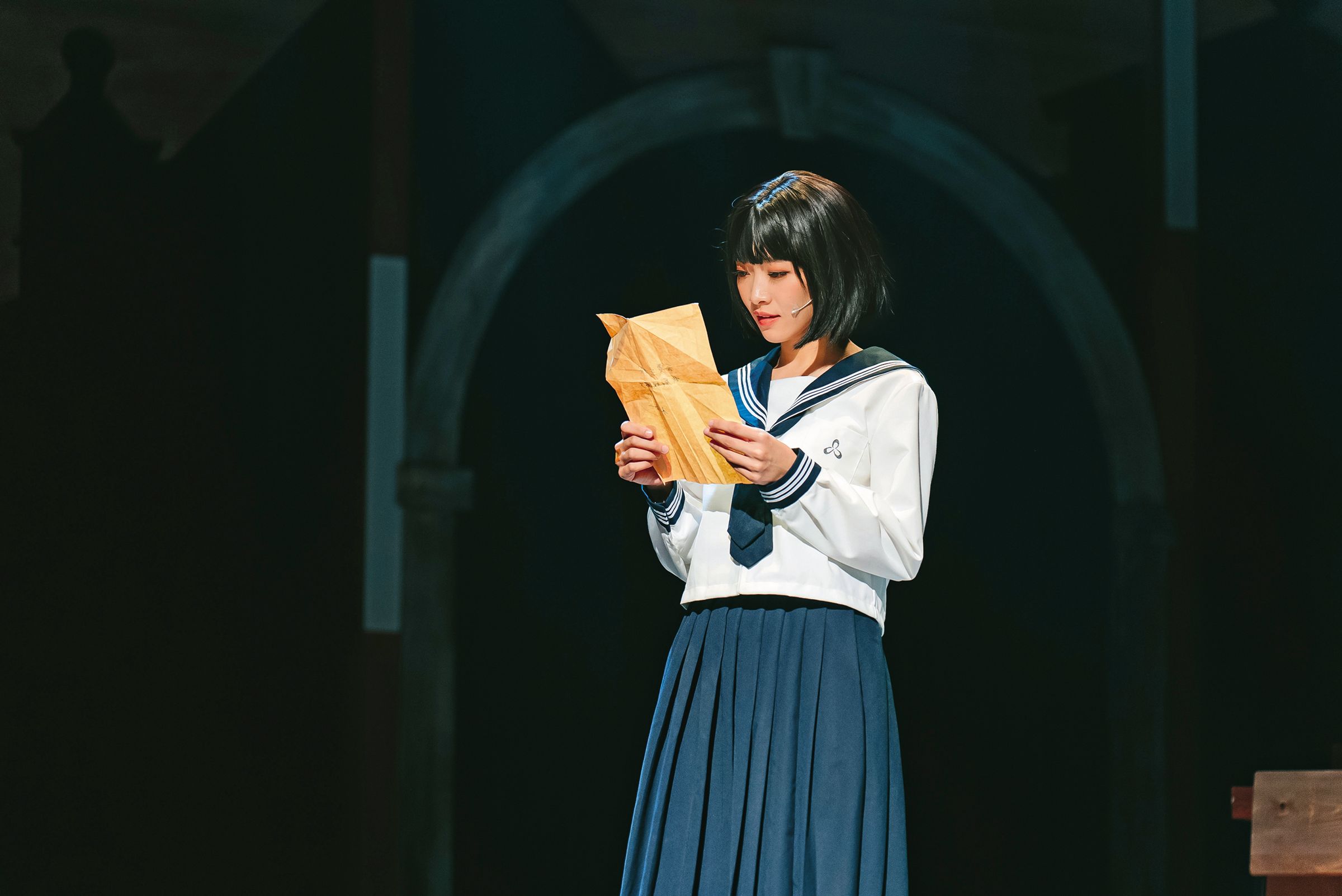 《台北大空襲》音樂劇將遊戲女主角「林清子」真人化,從衣服到髮型都要盡量一致。(三點水製藝文化提供)