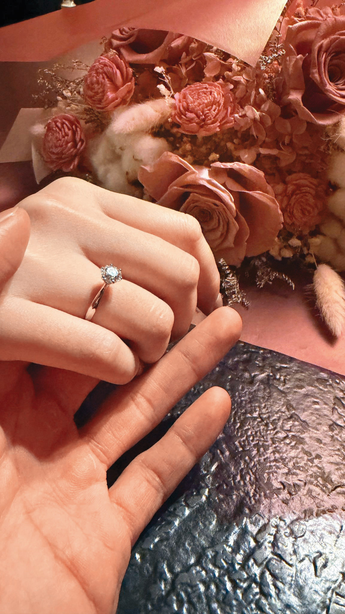 禾浩辰秀出求婚鑽戒,情定吳品潔。