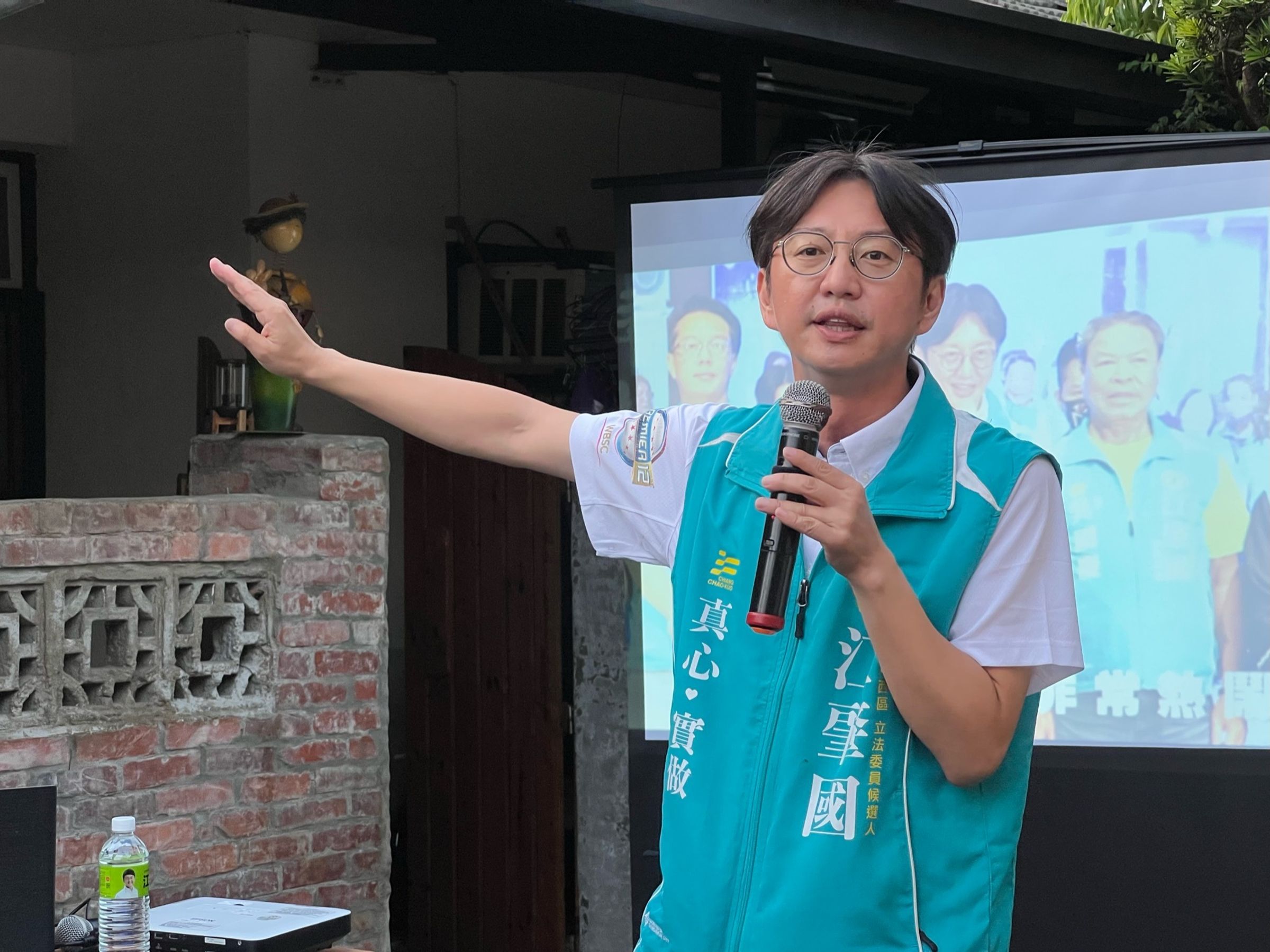 立委候選人江肇國誓言打擊黑金槍毒詐騙案。(江肇國服務處提供)