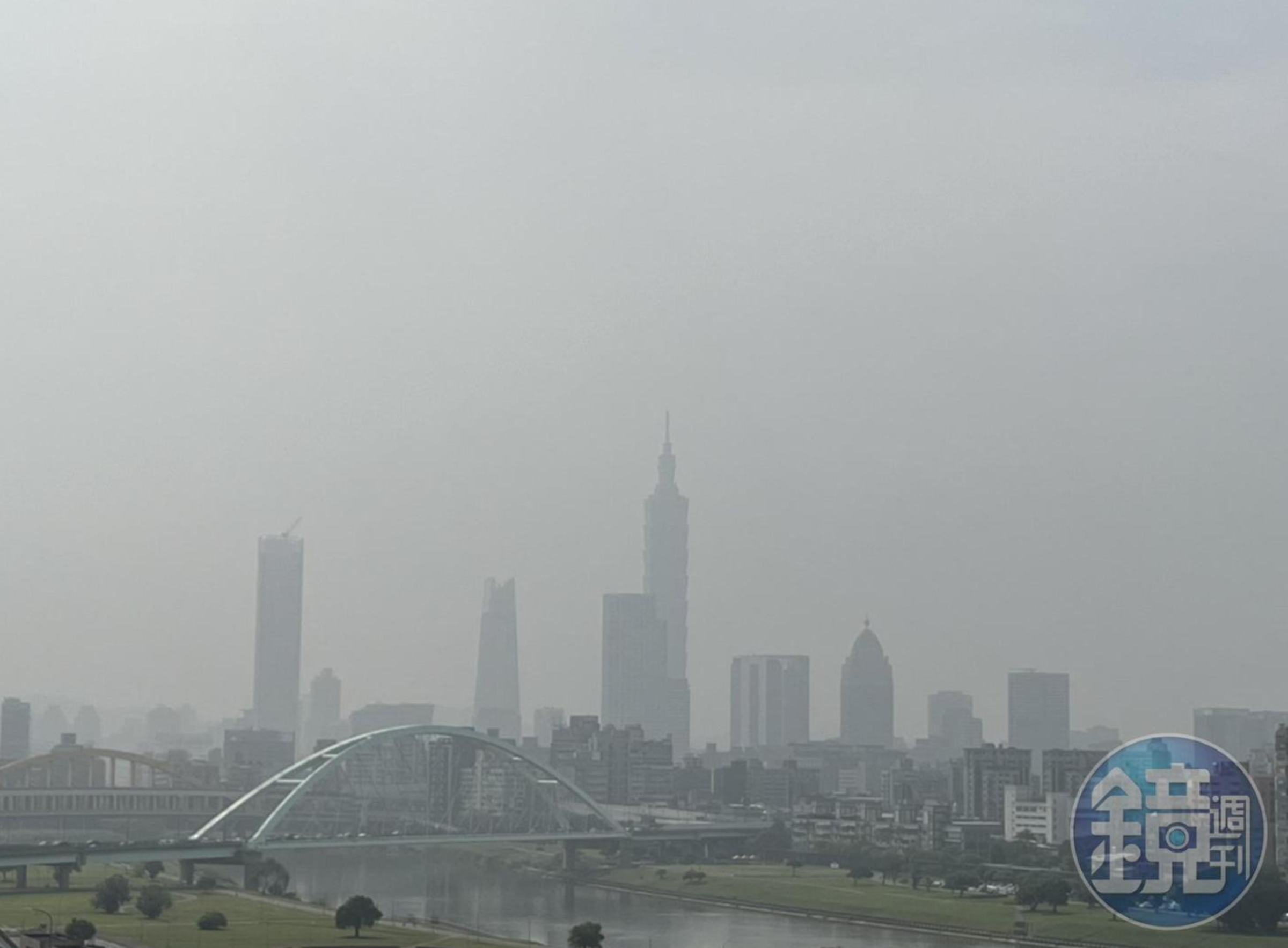 環境部提醒，31日東北季風增強，挾帶境外污染物移入影響台灣空氣品質，全台幾乎亮起橘燈。（示意圖，本刊資料照）