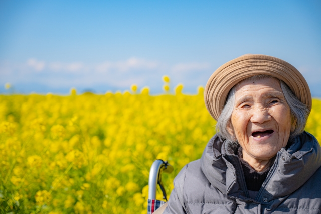 許多人為長壽維持健康飲食與生活習慣，可是專家研究顯示長壽可能與基因有關。（示意圖，photoAC）