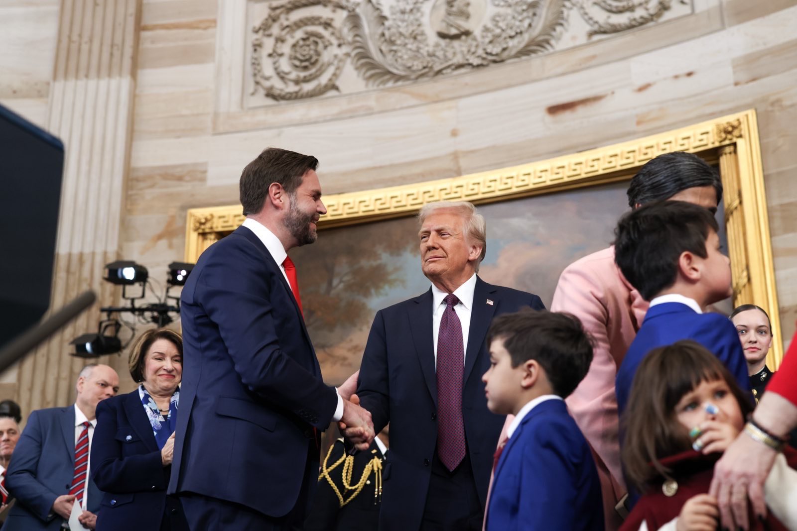 川普重返白宮近百日，支持度跌至低點。（翻攝自X@VP）