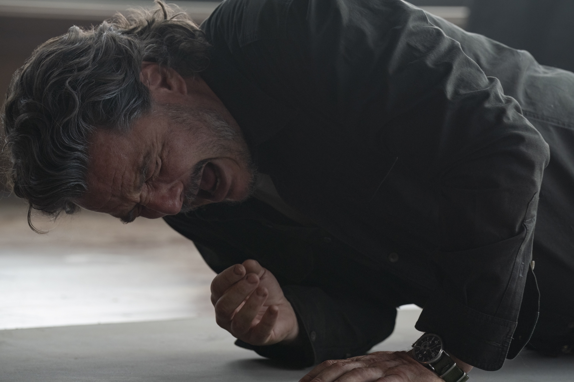 可憐的喬爾，已經在電玩原著裡頭領過便當，沒想到拍成真人影集後，還是無法擺脫領便當的命運...。（Max提供）