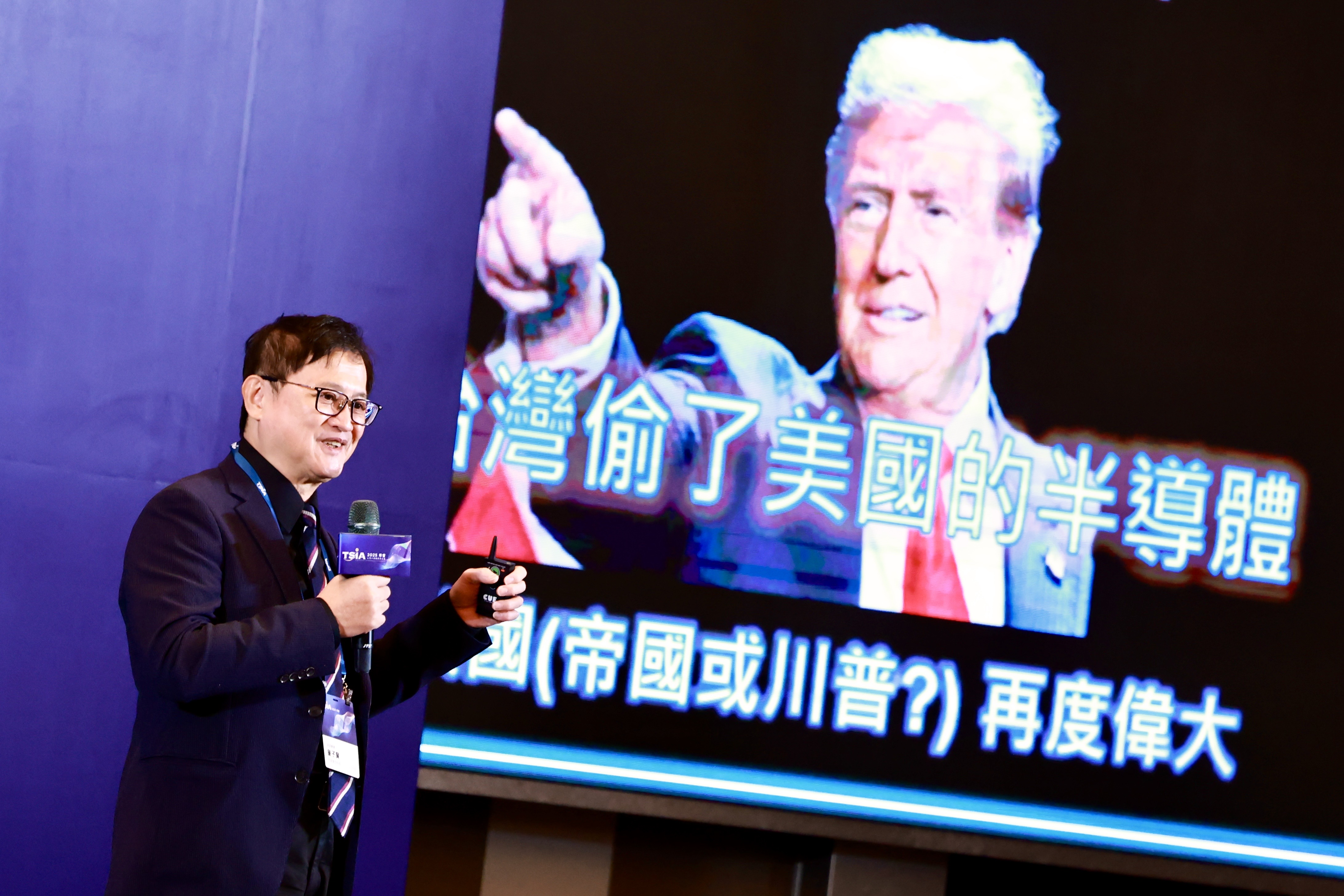 和碩集團董事長童子賢今日出席2025 TSIA年會，並於會後接受媒體訪問。