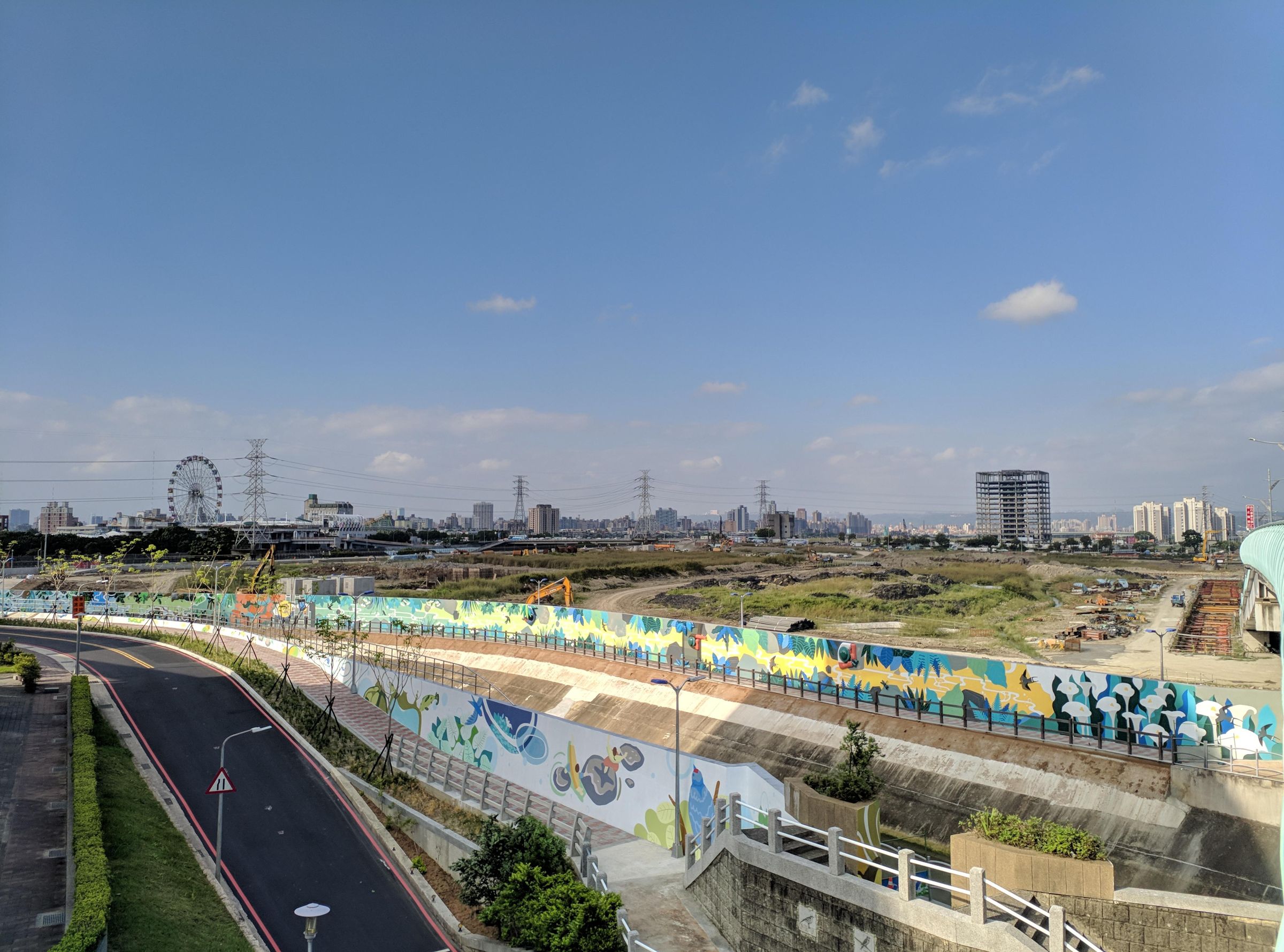 台灣房屋集團趨勢中心執行長張旭嵐指出，軟橋段距離既有的捷運紅線站點不遠，生活機能可仰賴明德、芝山的既有商圈供應。（台灣房屋提供）