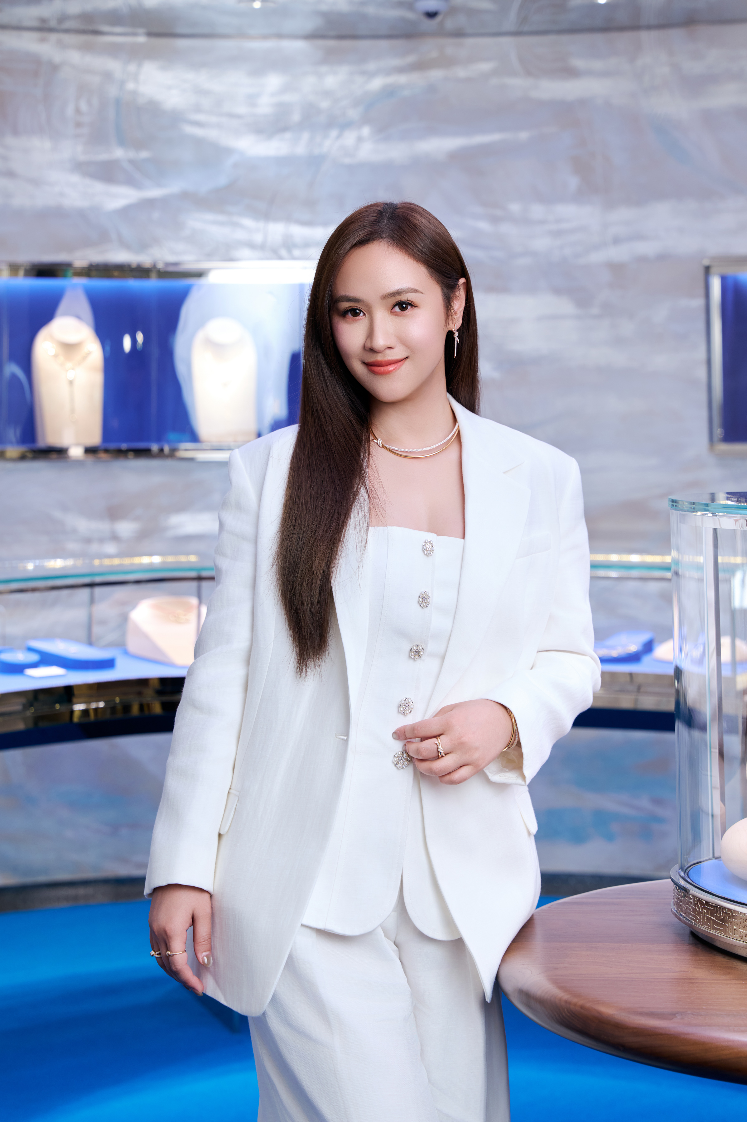 吳姍儒覺得身上的Tiffany Knot系列硬式項鍊配穿著的軟式服裝很好看。（Tiffany & Co.提供）