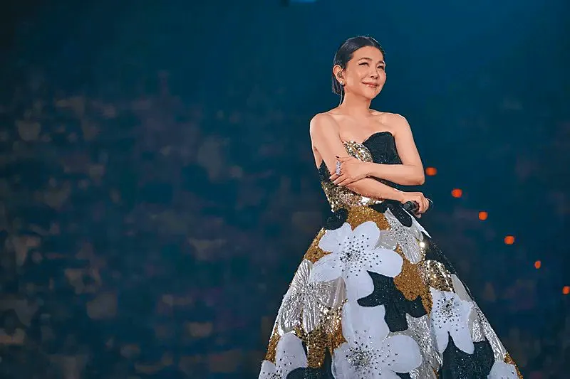 離婚後再就業！天后情斷大亨重返金曲獎　「J女郎」登《乘風2026》再亮相